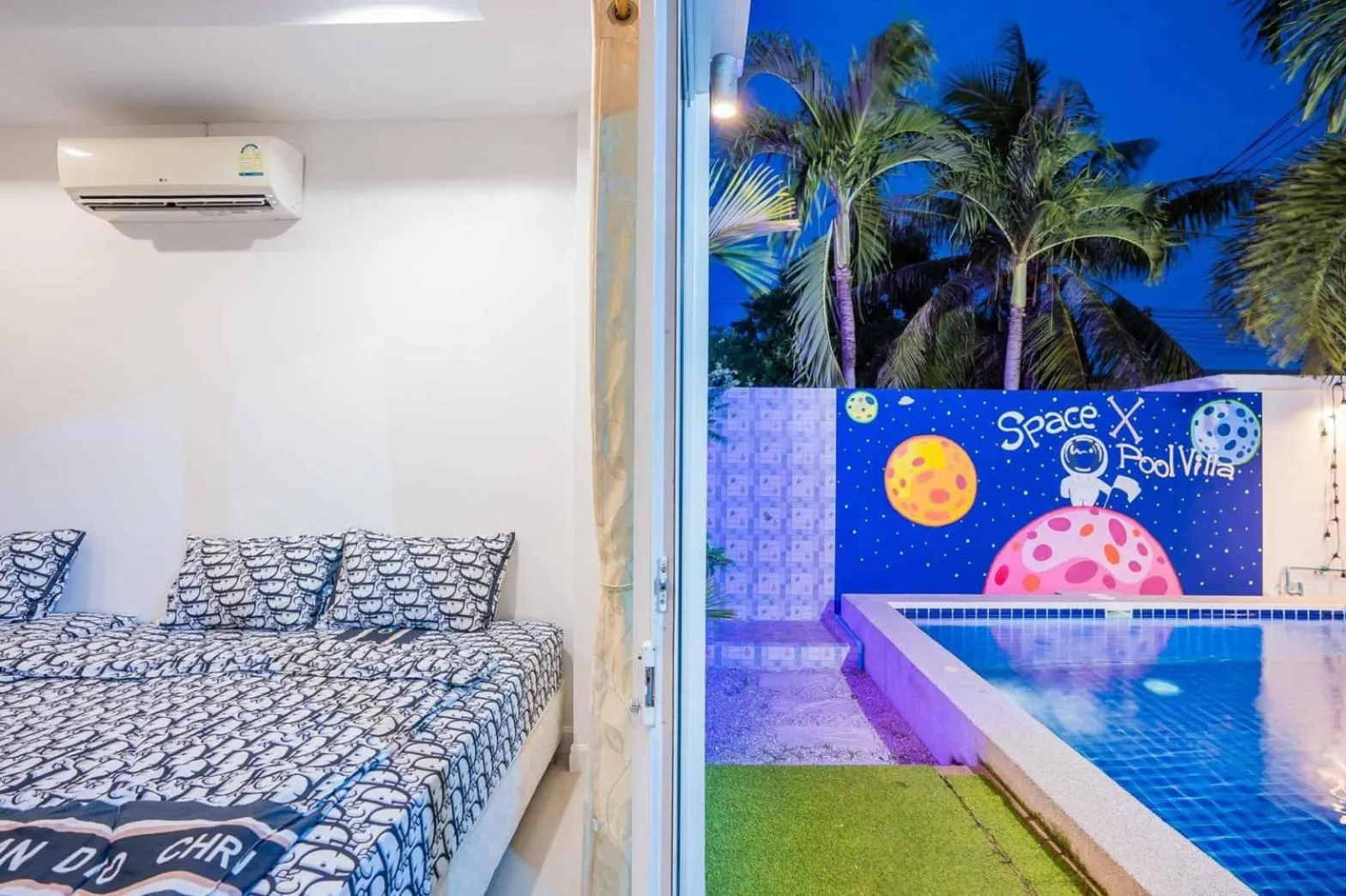 Bed in Space X Slider 4 Bedrooms Pool Villa Huahin