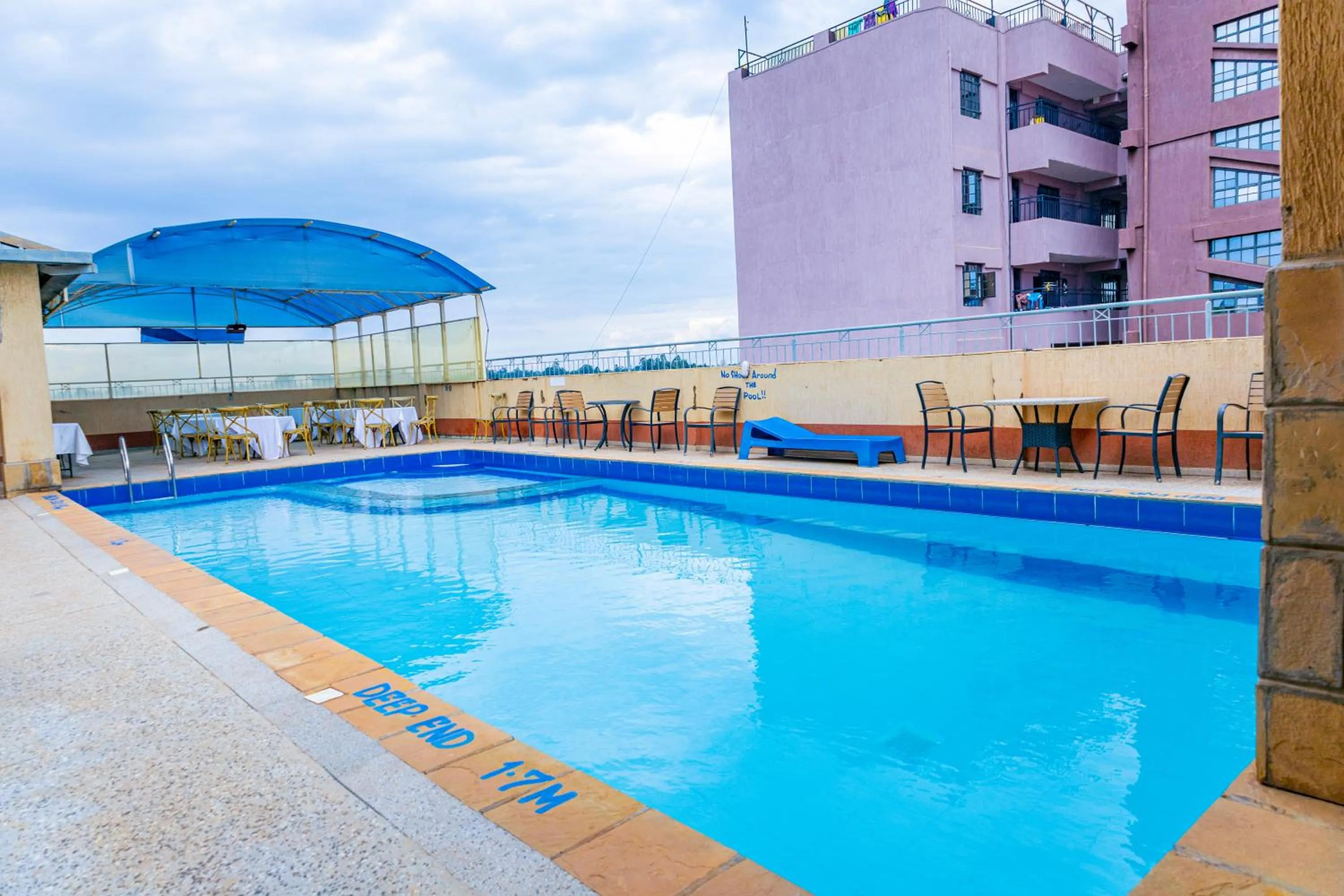 Swimming pool in Paleo Hotel and Spa, Thika