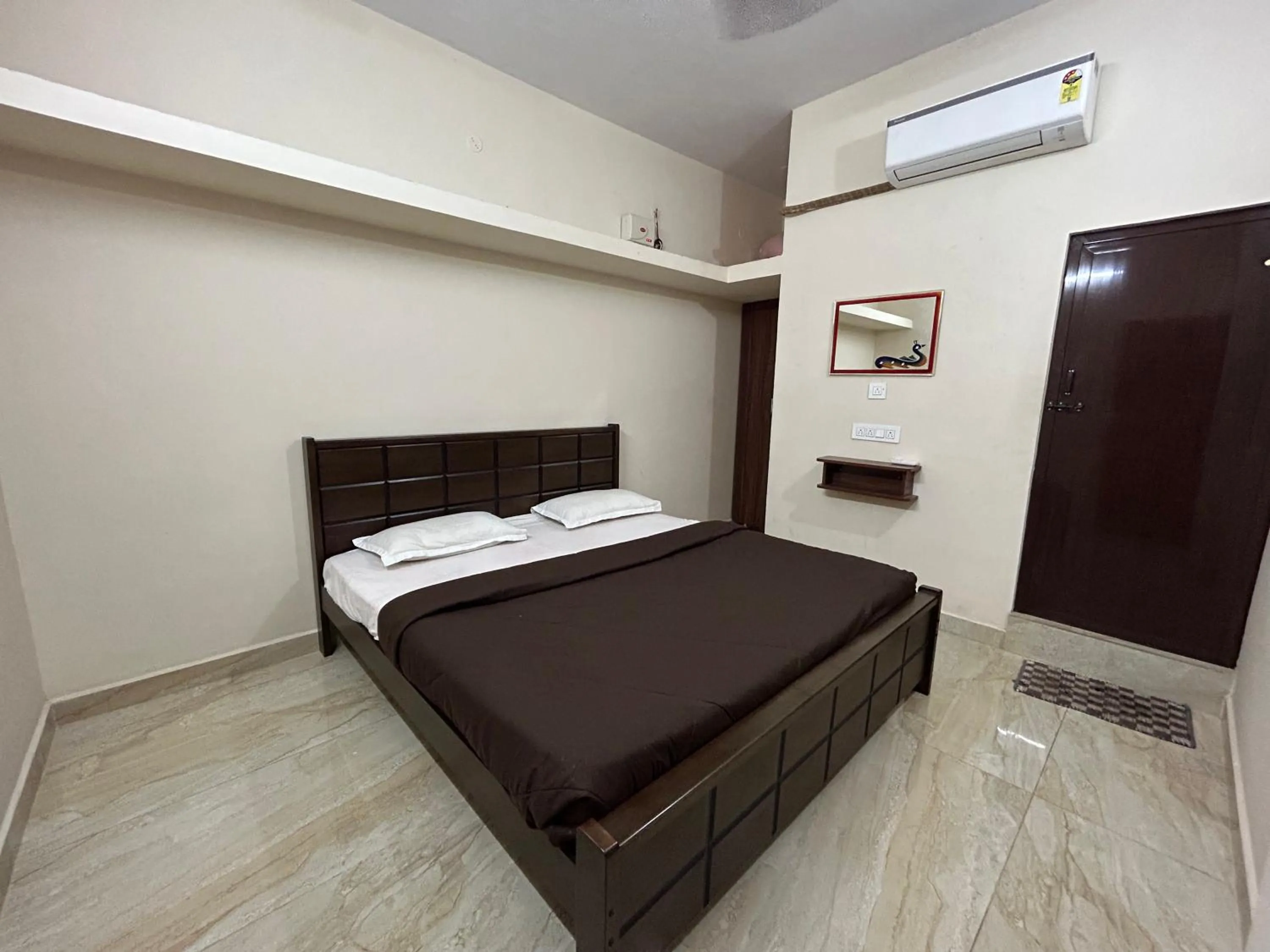 Bed in The kaya homestay Srirangam