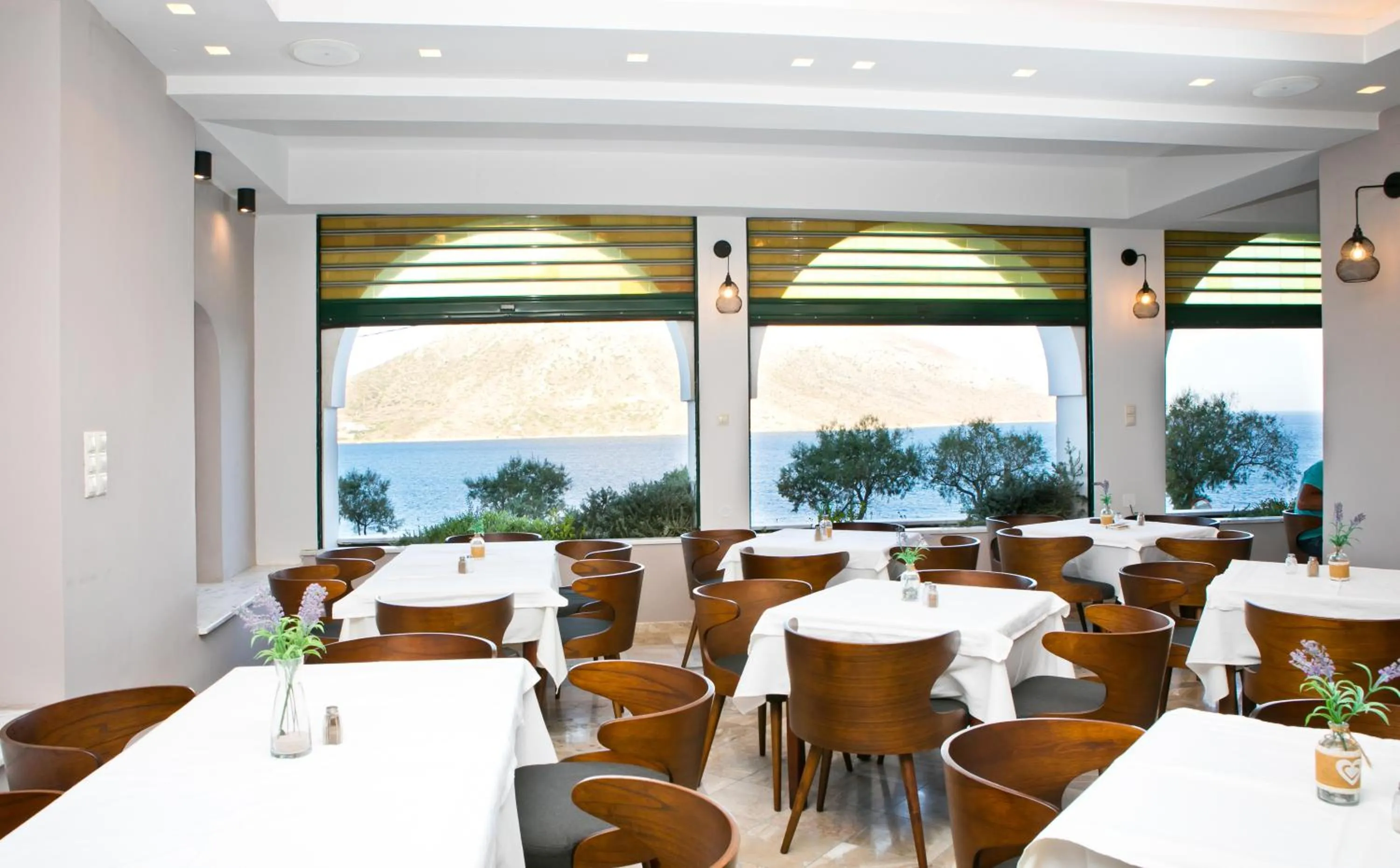 Restaurant/places to eat in Elena Village Hotel & Suites