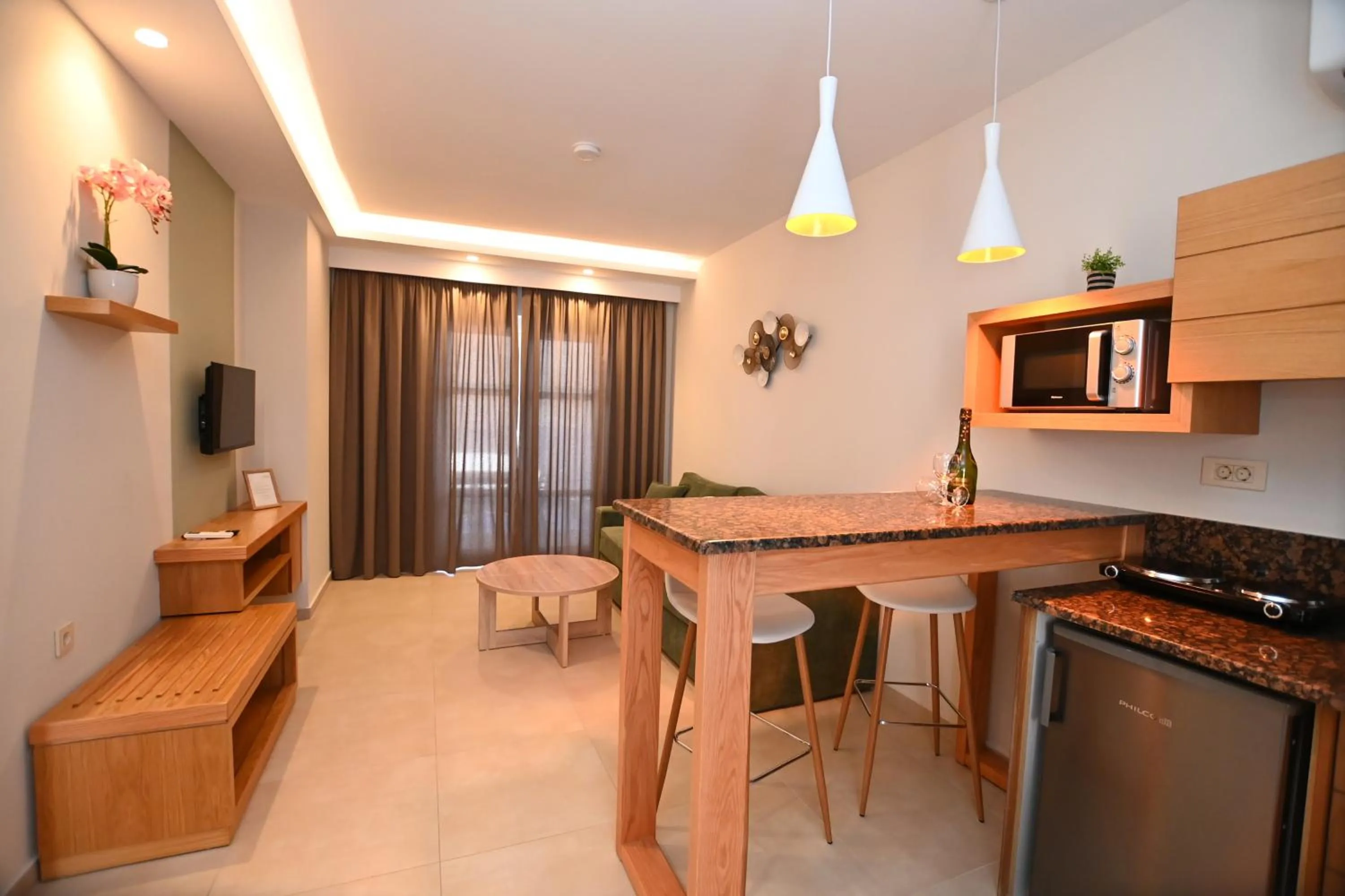 Elena Village Hotel & Suites