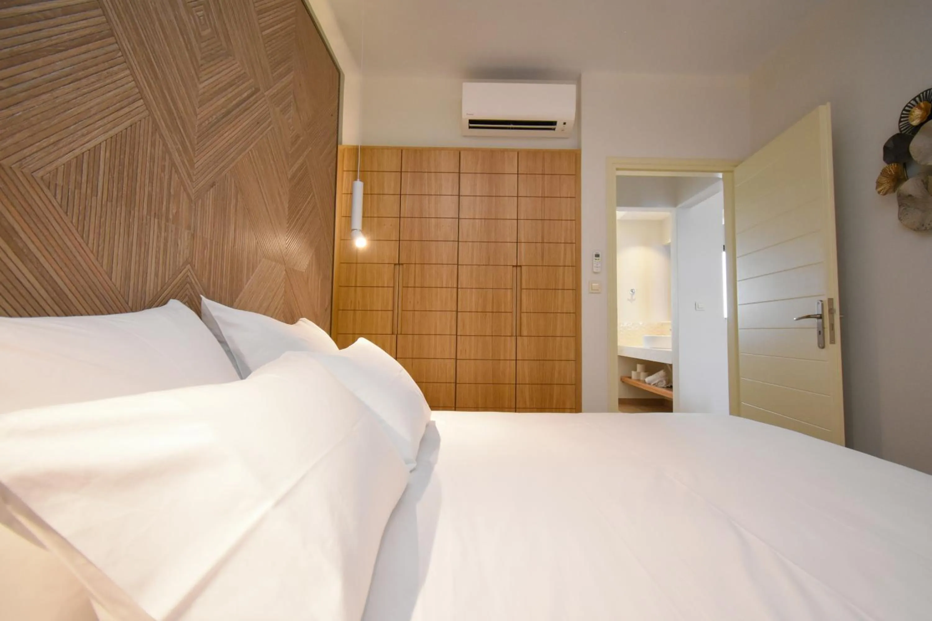 wardrobe, Bed in Elena Village Hotel & Suites