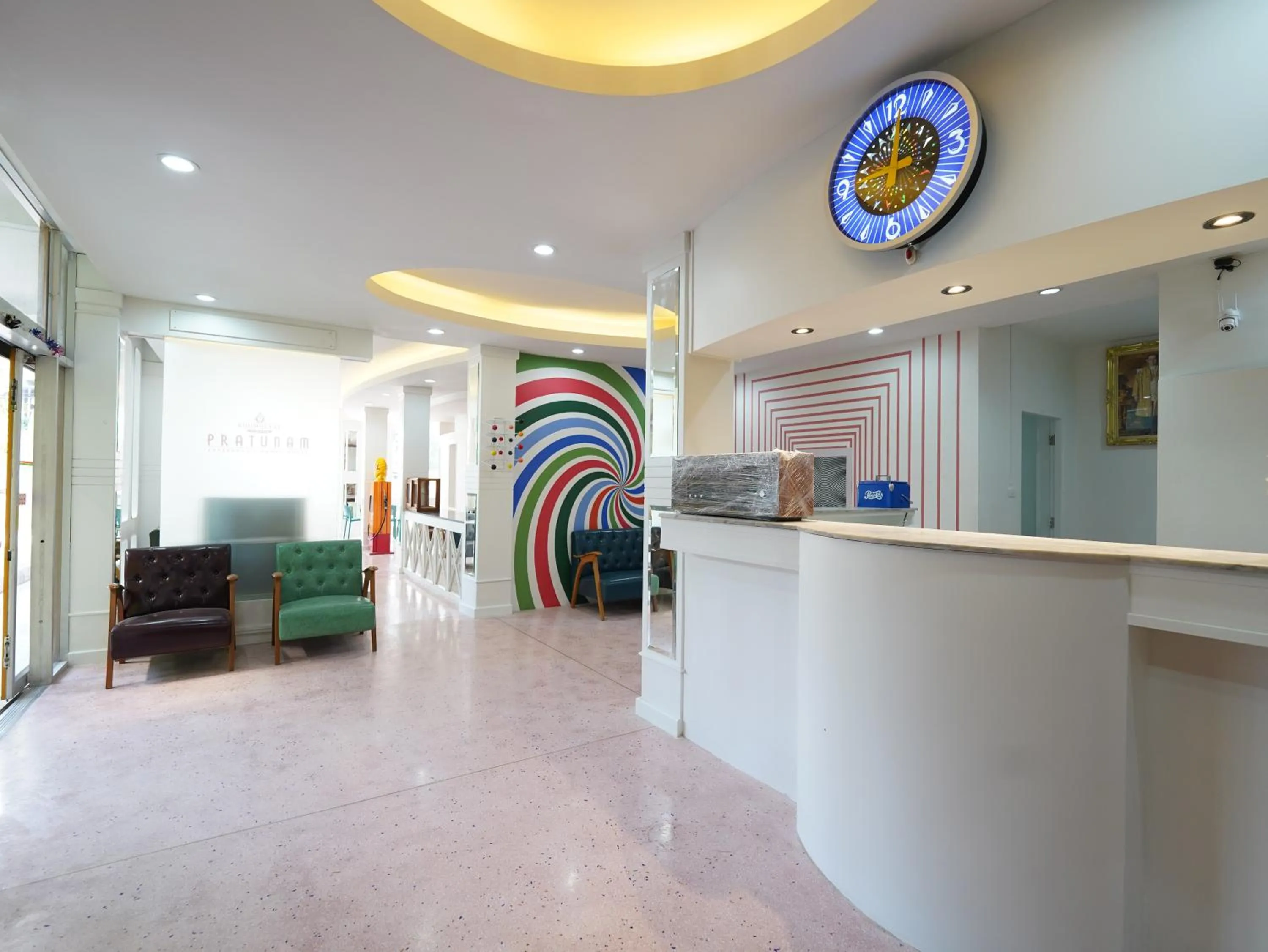 Lobby or reception in RoomQuest Hotel Pratunam