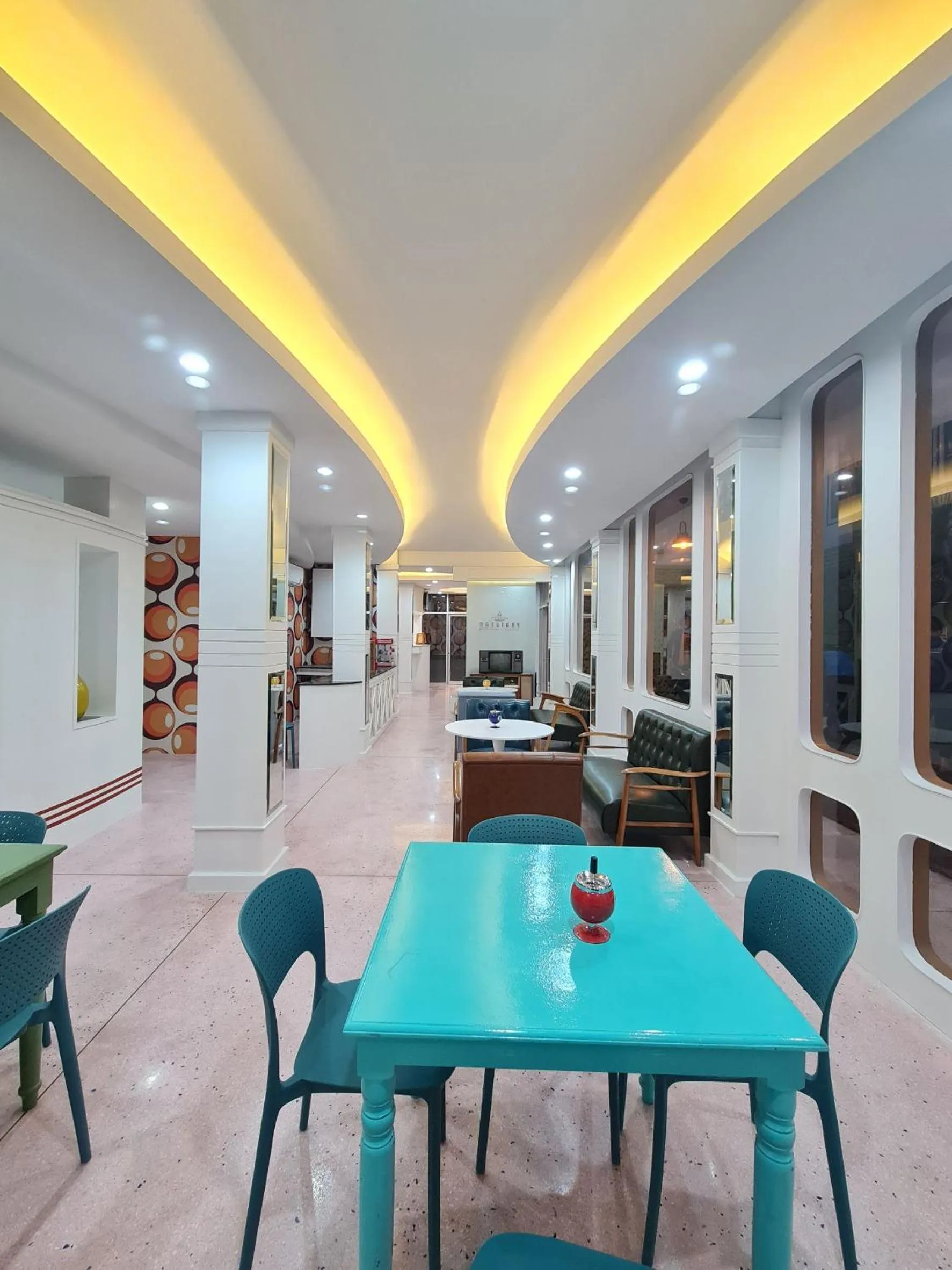 Seating area in RoomQuest Hotel Pratunam