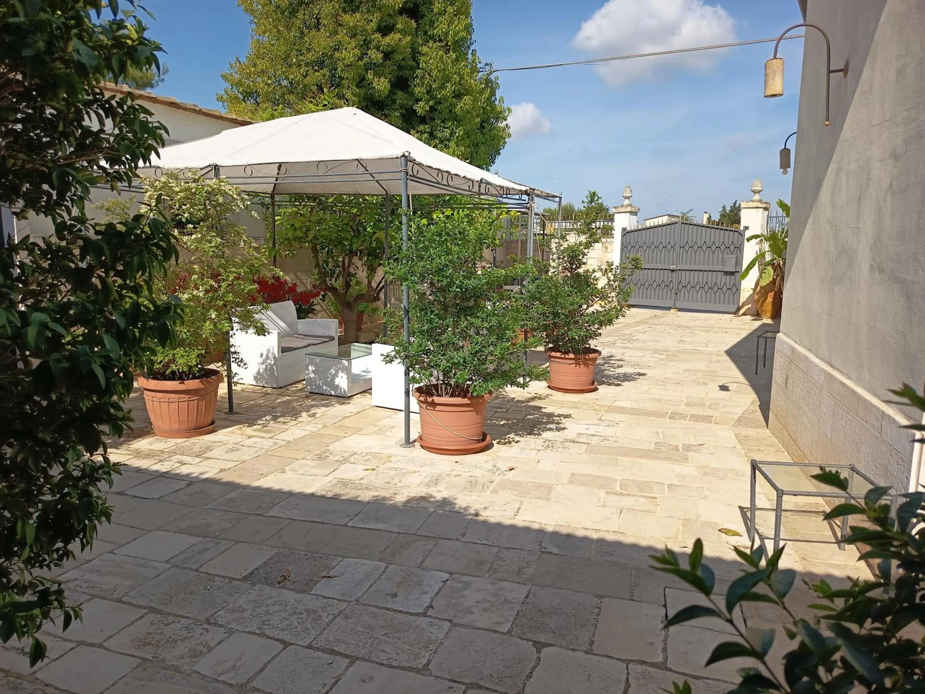 Patio in B&B Il Mulino del Monastero