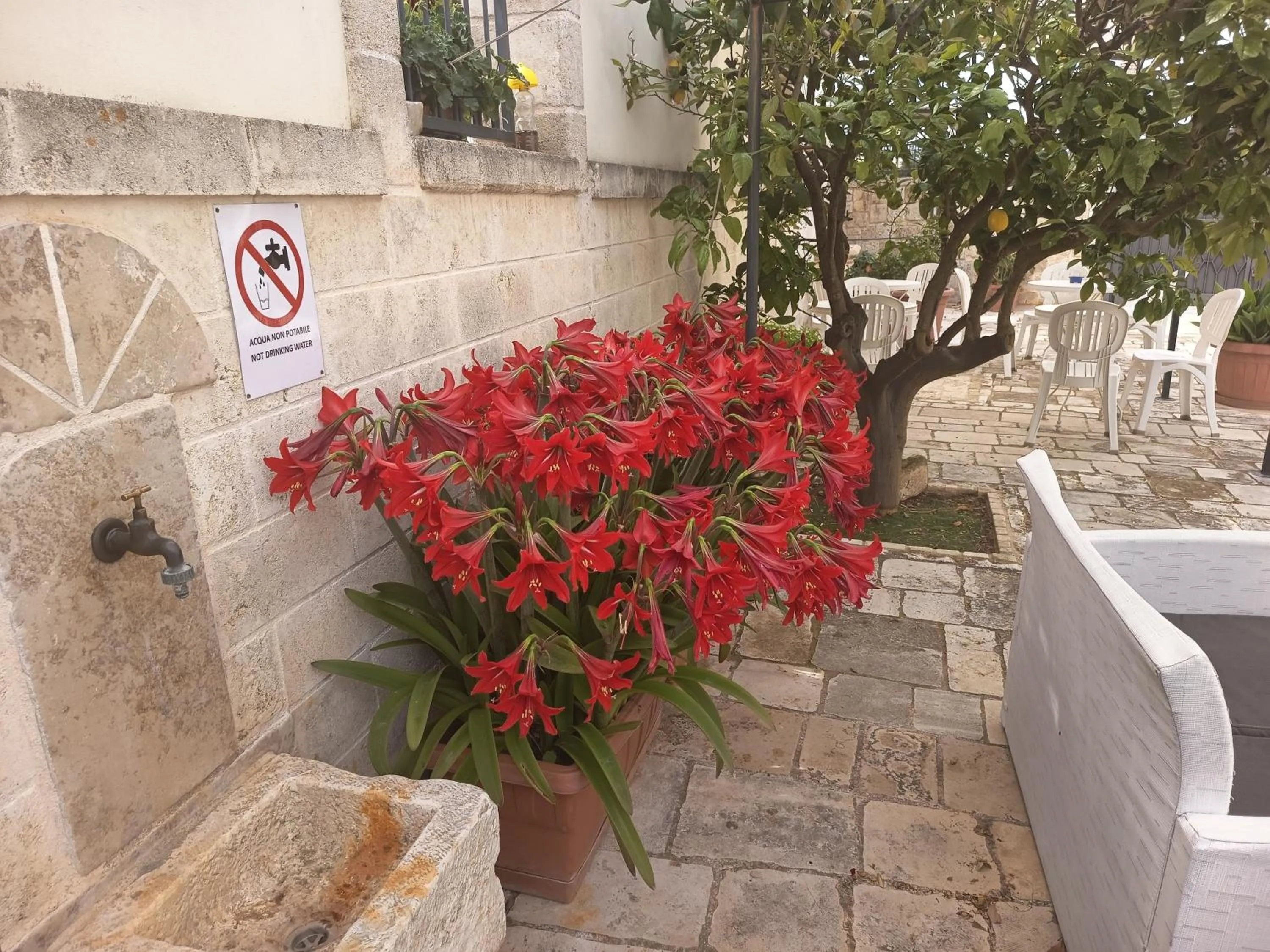 Patio in B&B Il Mulino del Monastero