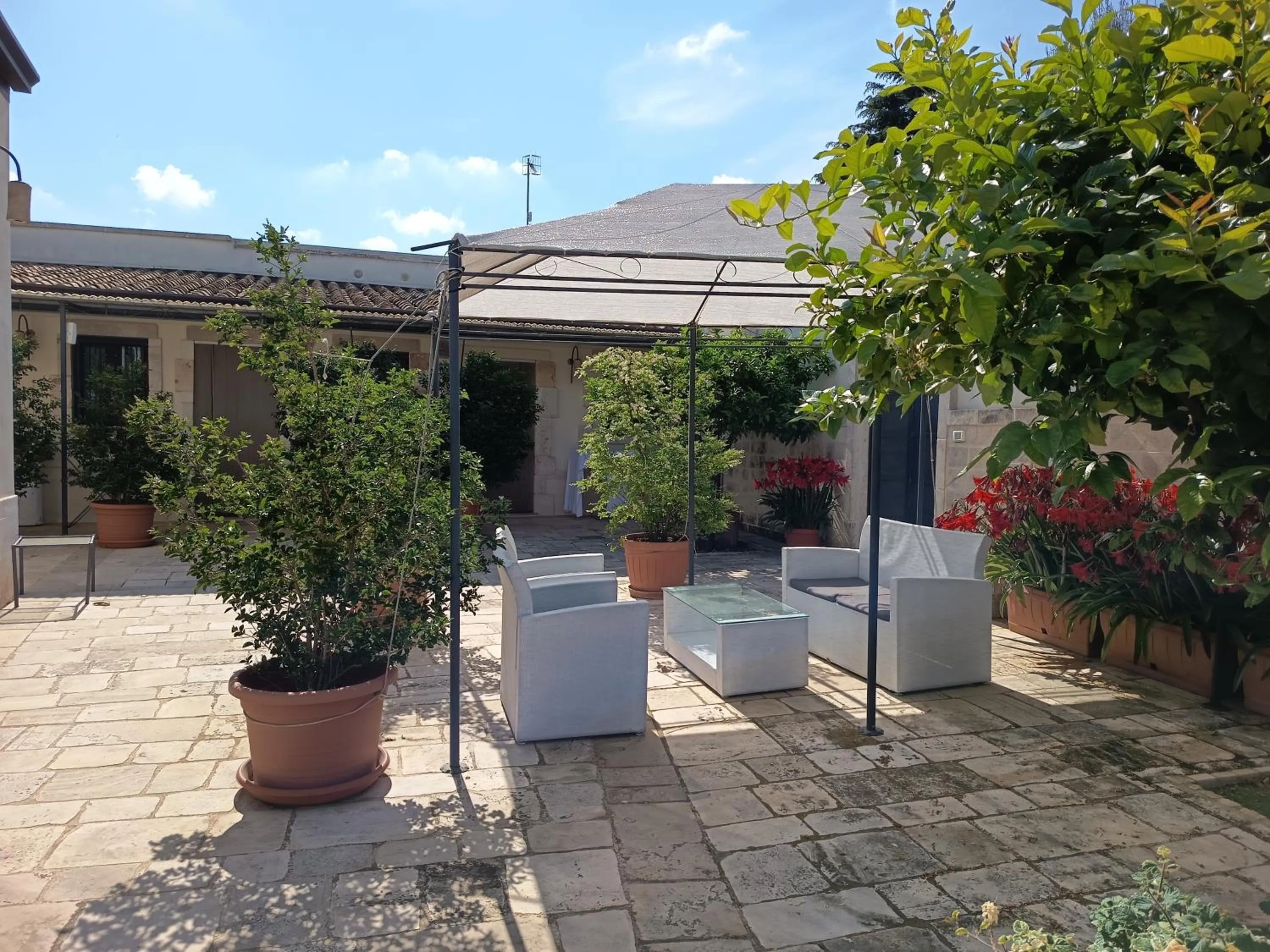 Patio in B&B Il Mulino del Monastero