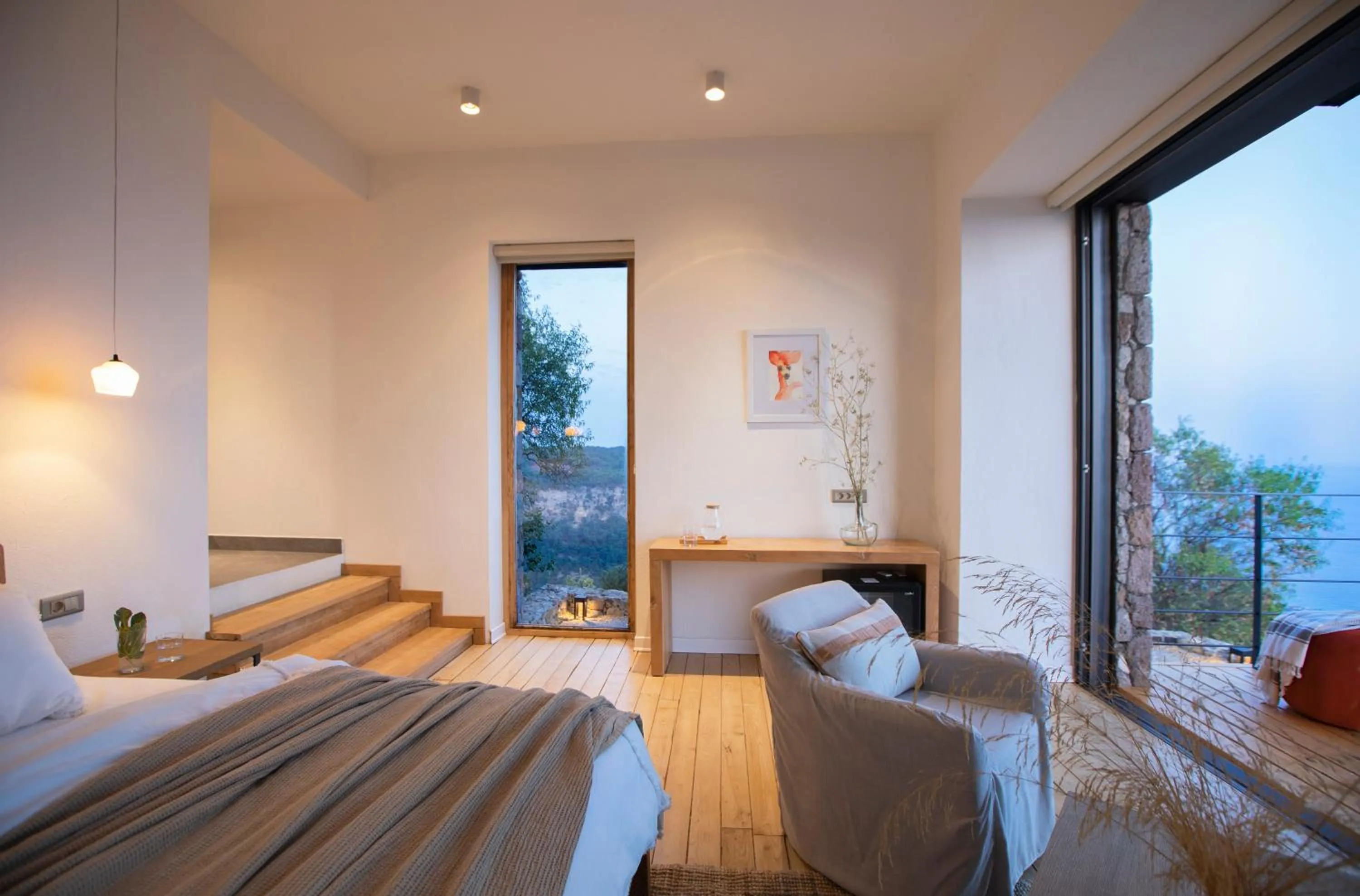 Photo of the whole room, Bed in Momos Otel