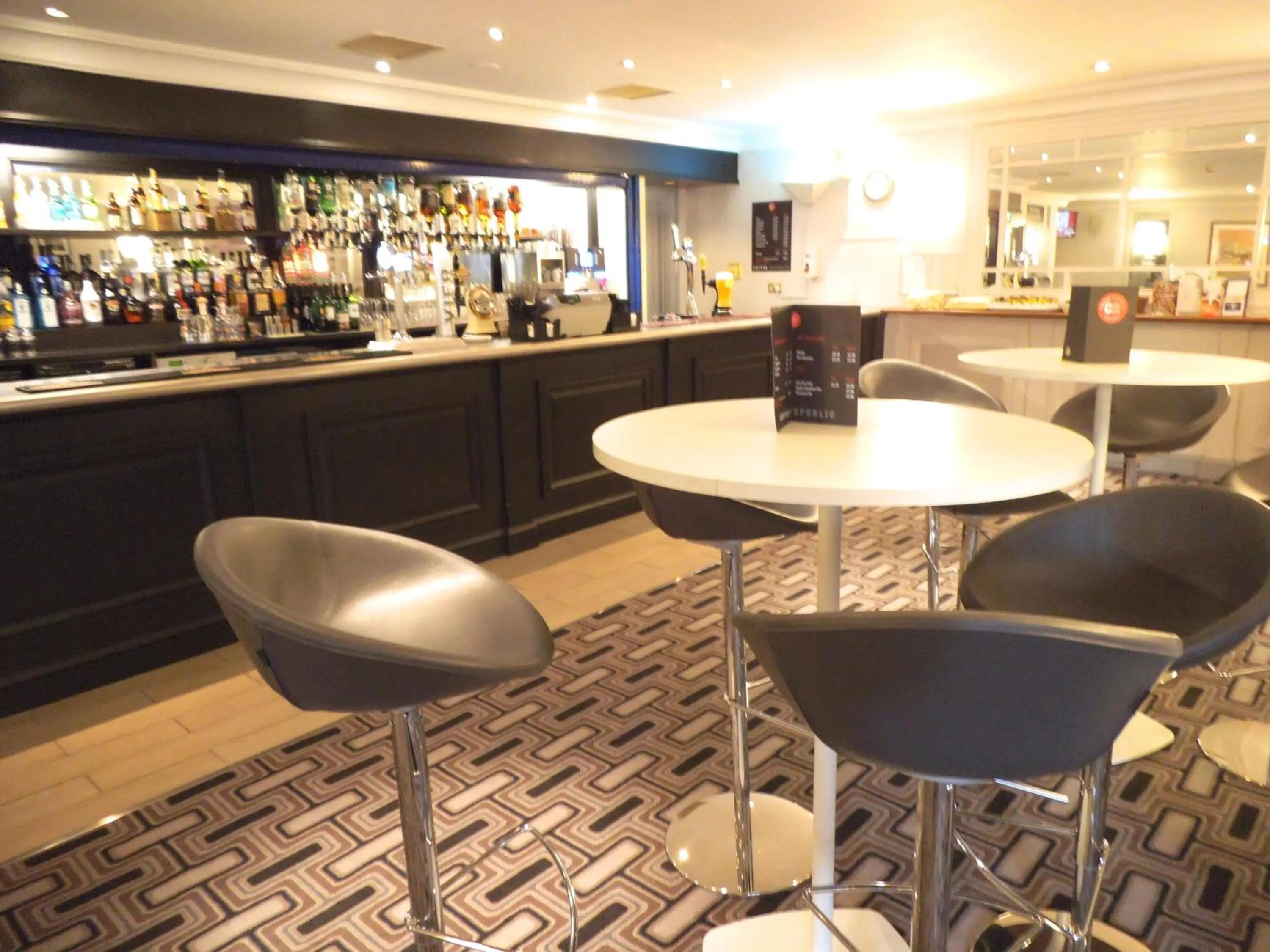 Lounge or bar in Airport Inn Gatwick