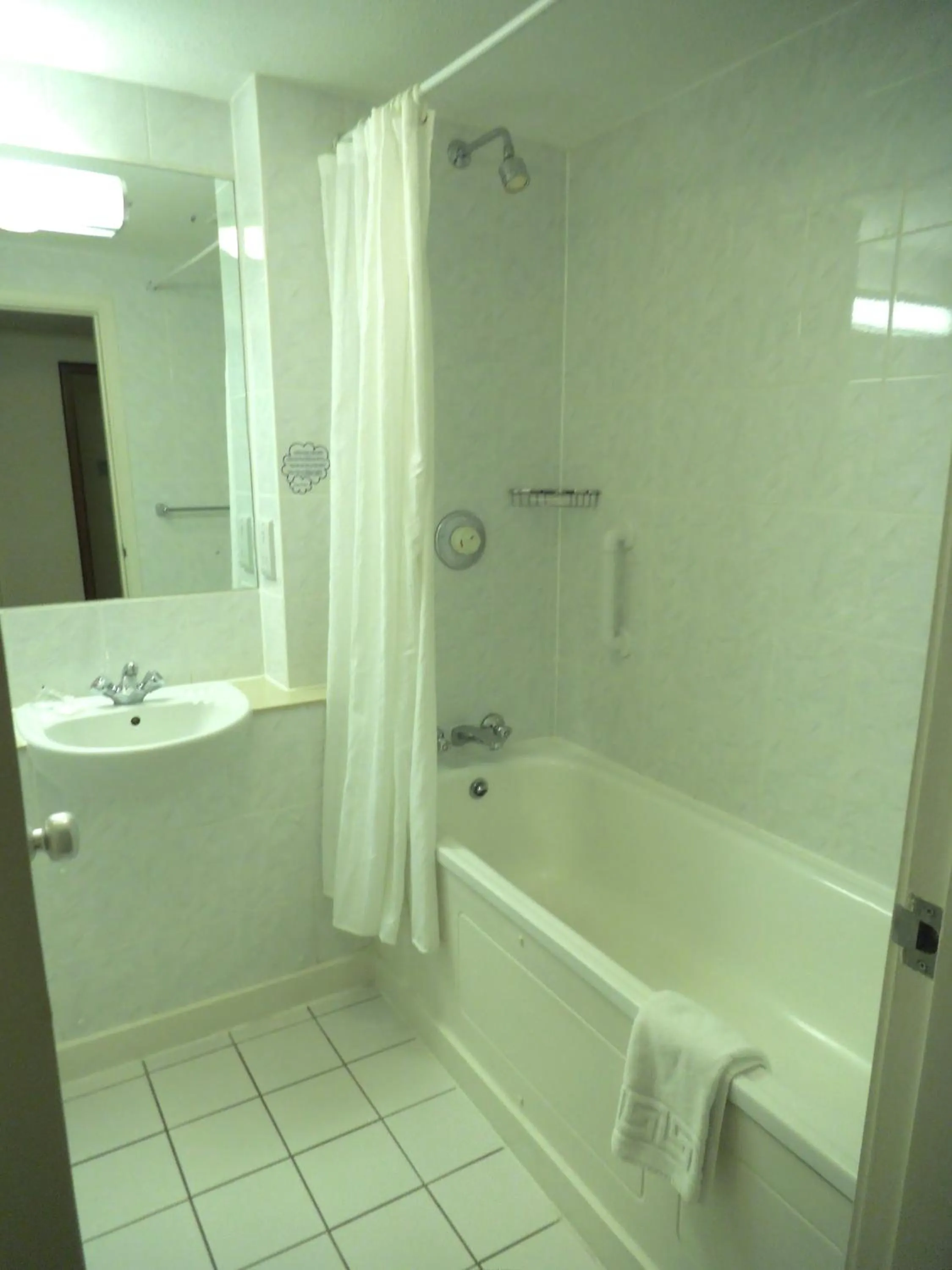 Bathroom in Airport Inn Gatwick