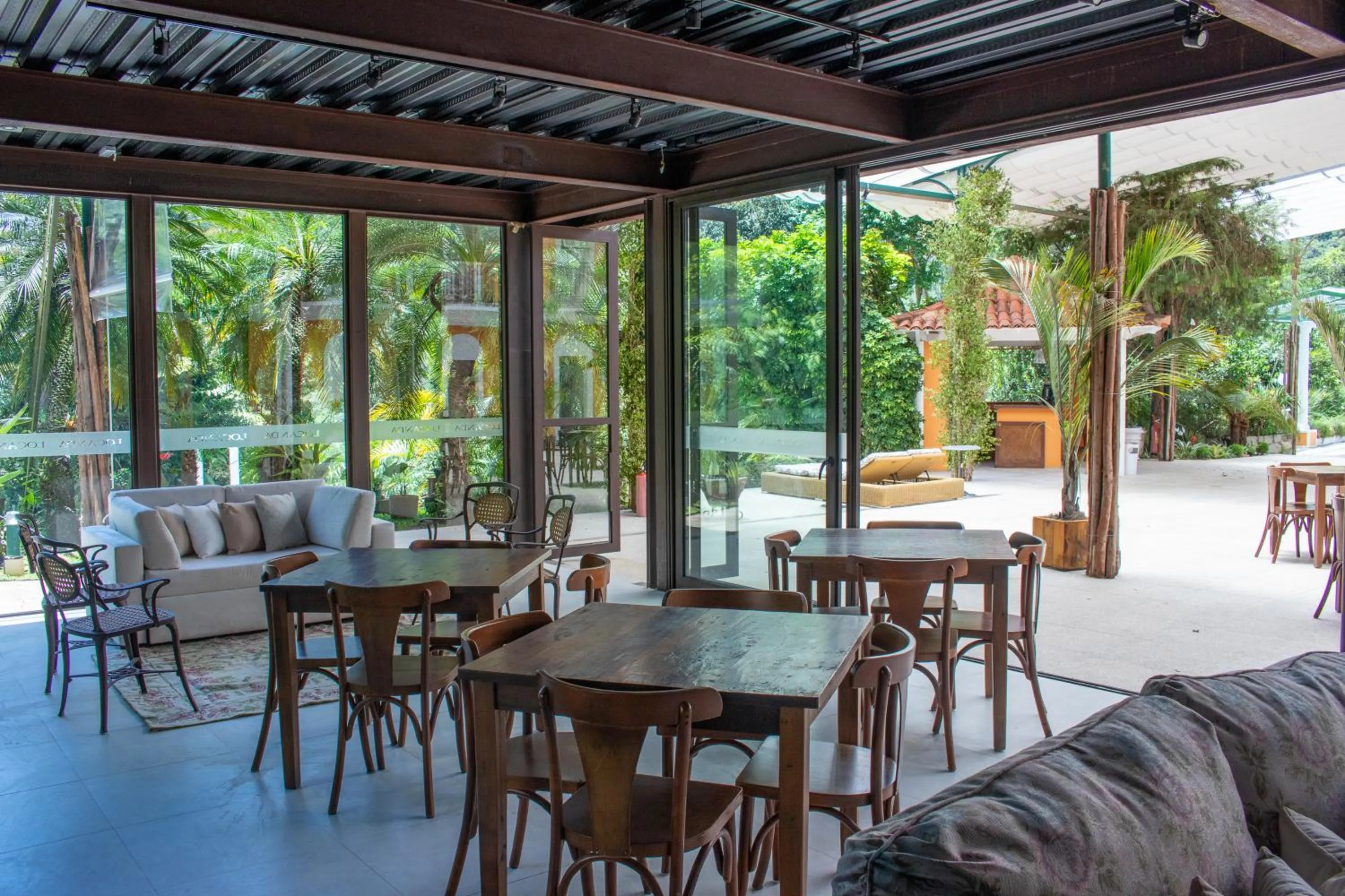 Communal lounge/ TV room in Locanda della Mimosa