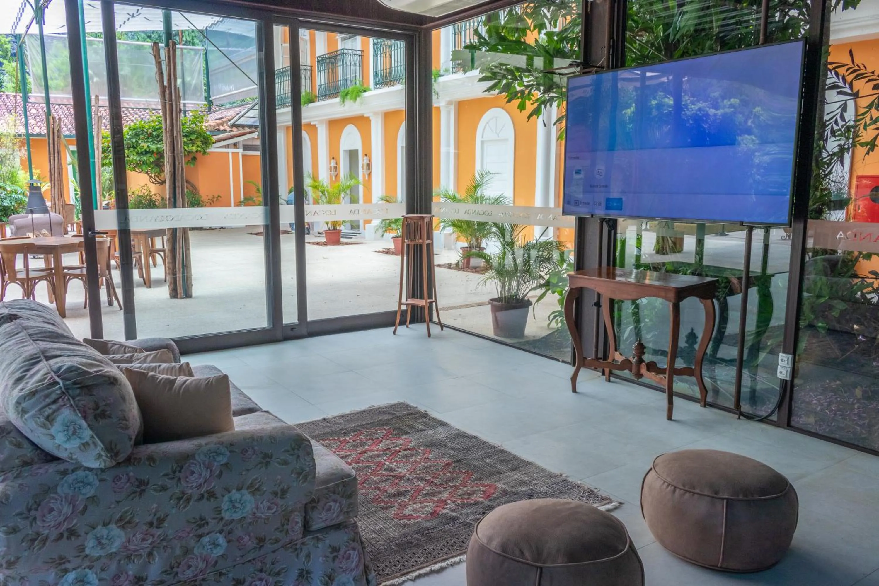 Communal lounge/ TV room in Locanda della Mimosa