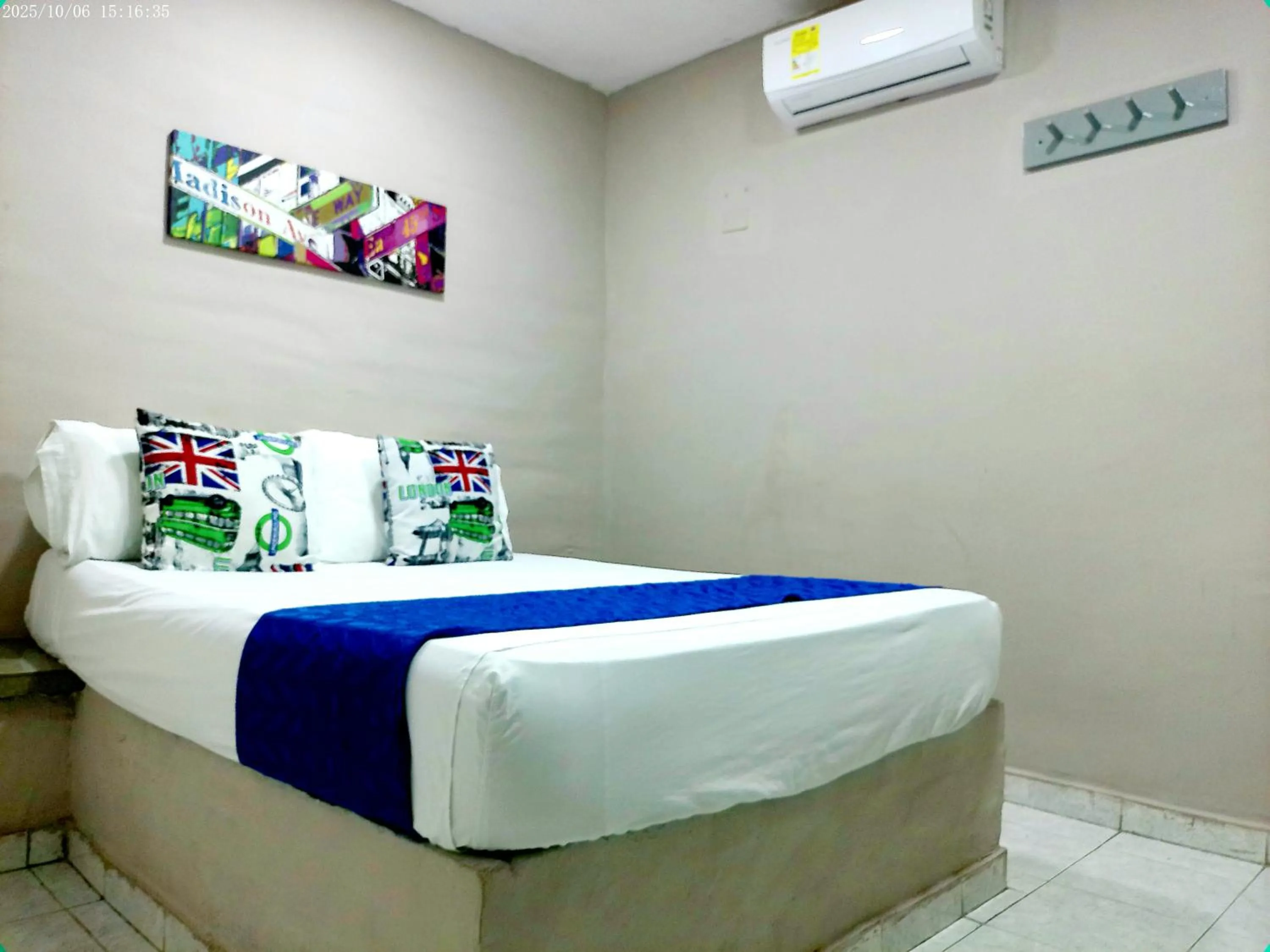 Bed in Hotel Casa Boston Inn by Finerh