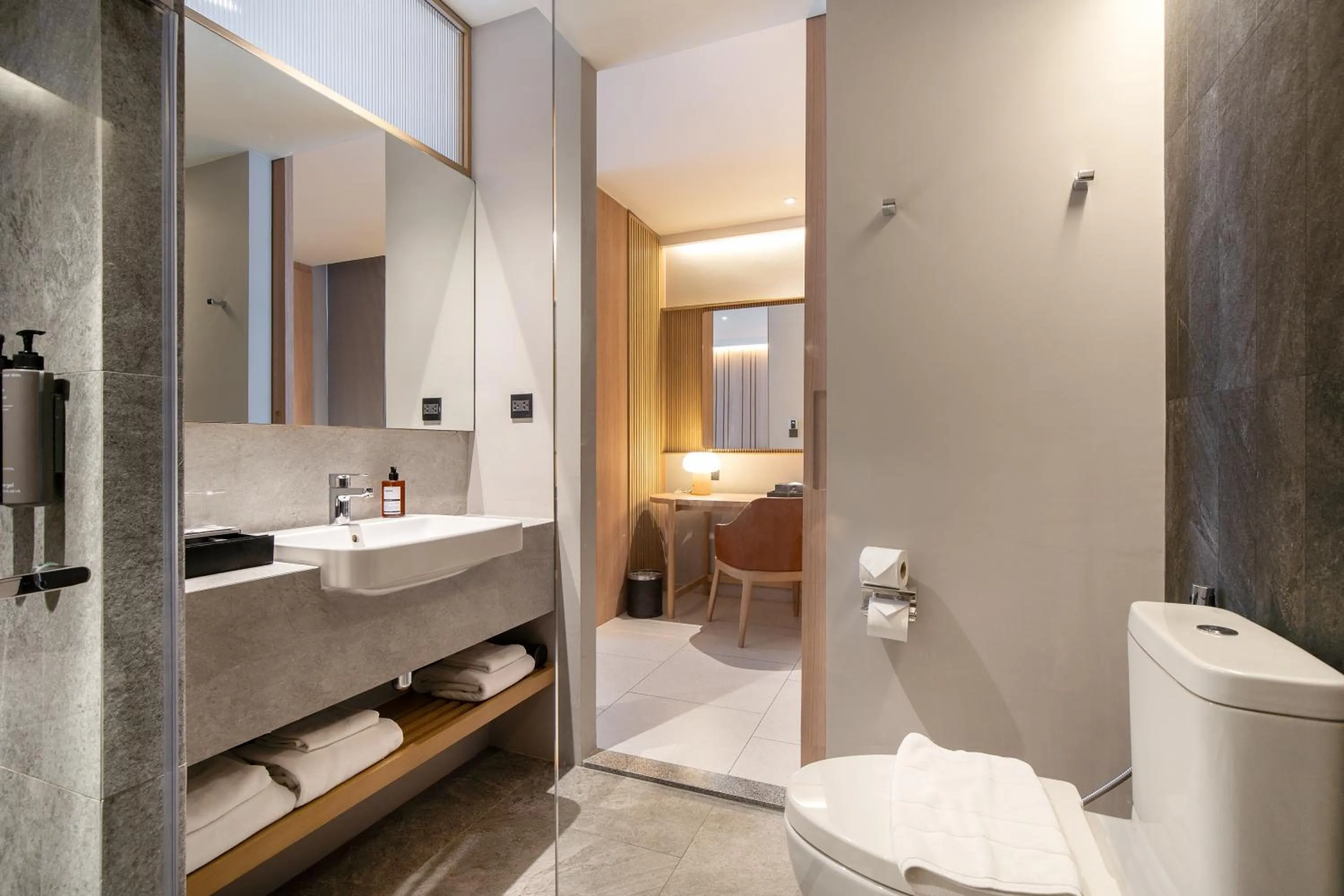 Toilet in Saan Hotel Sathorn