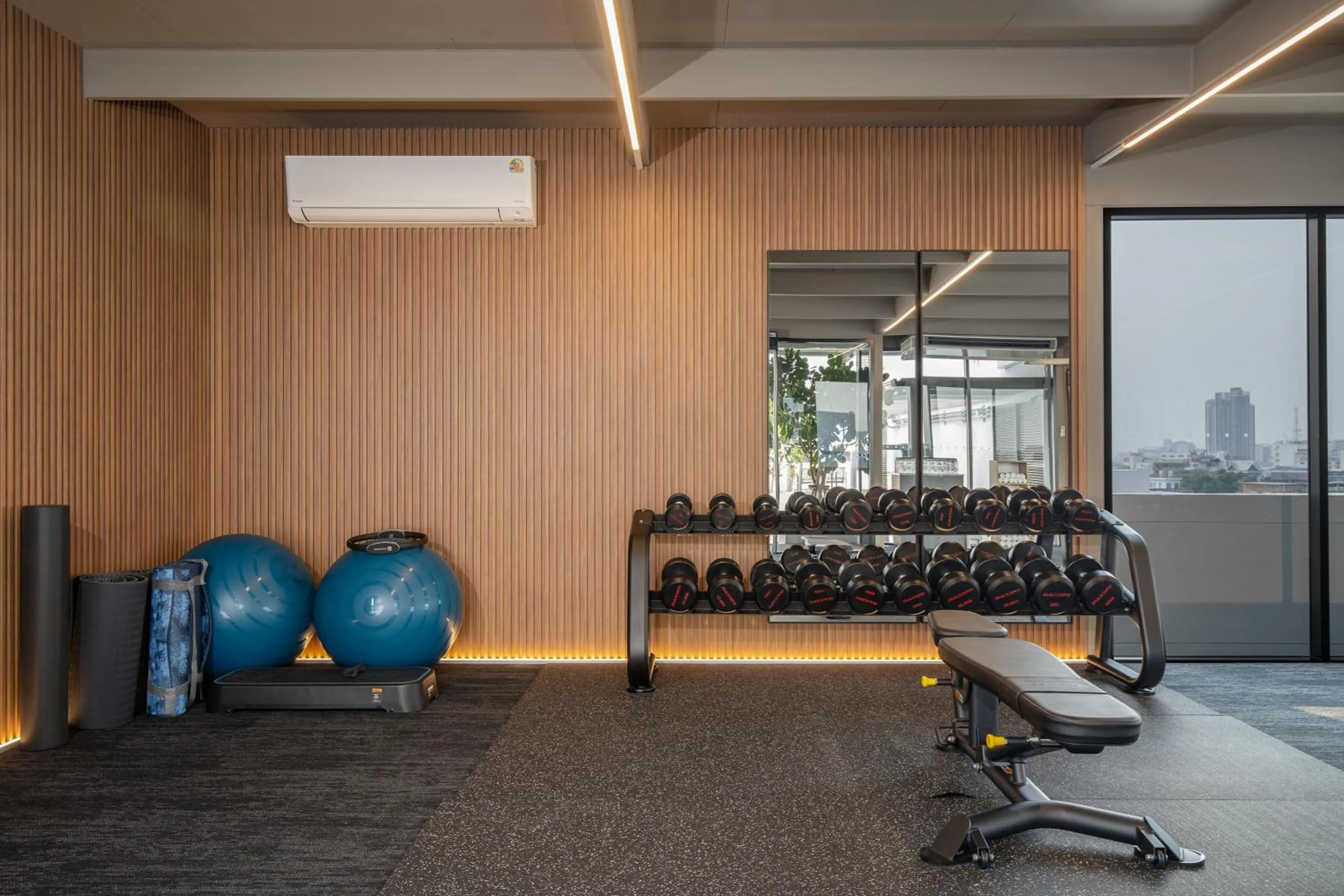 Fitness centre/facilities in Saan Hotel Sathorn