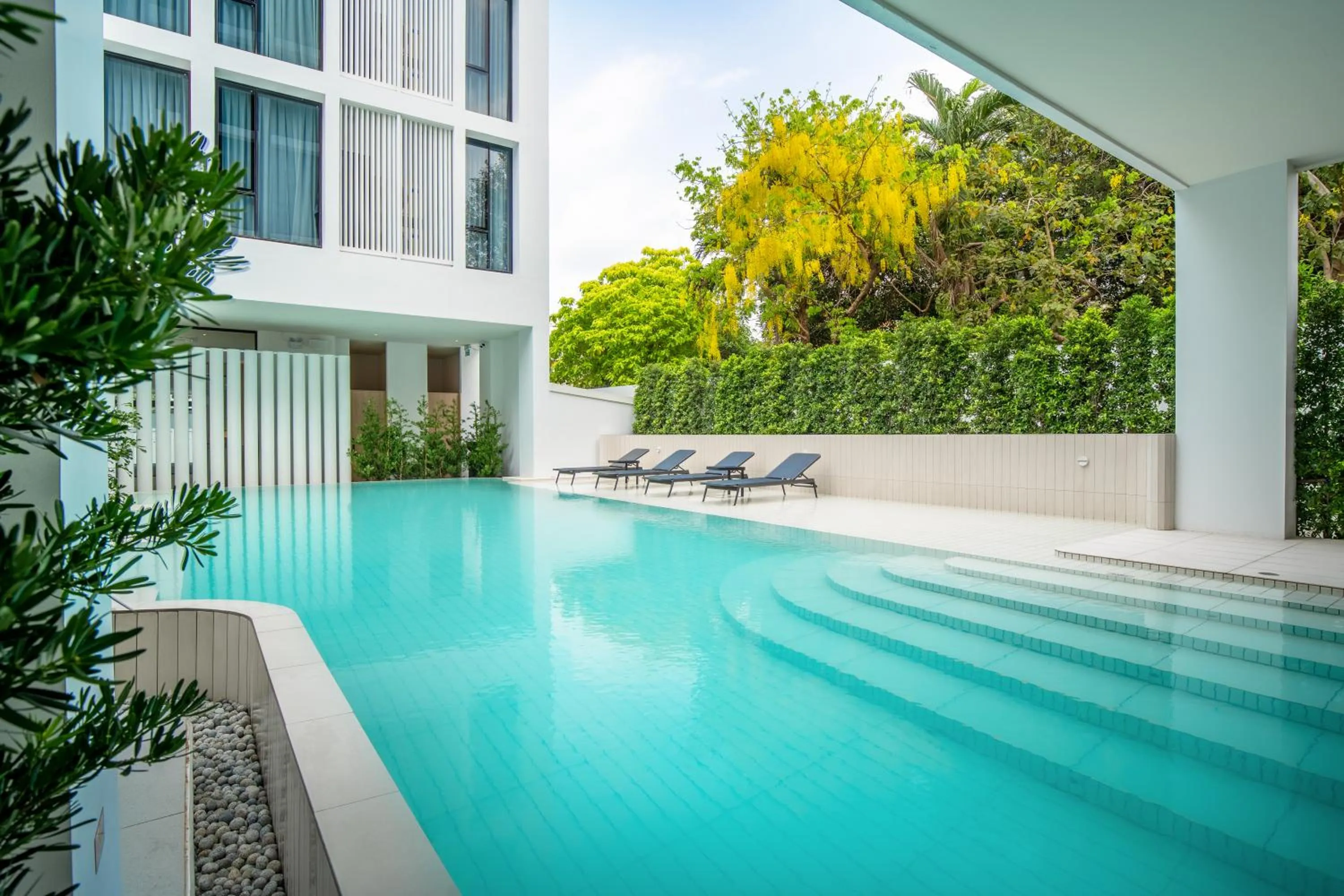 Swimming pool in Saan Hotel Sathorn