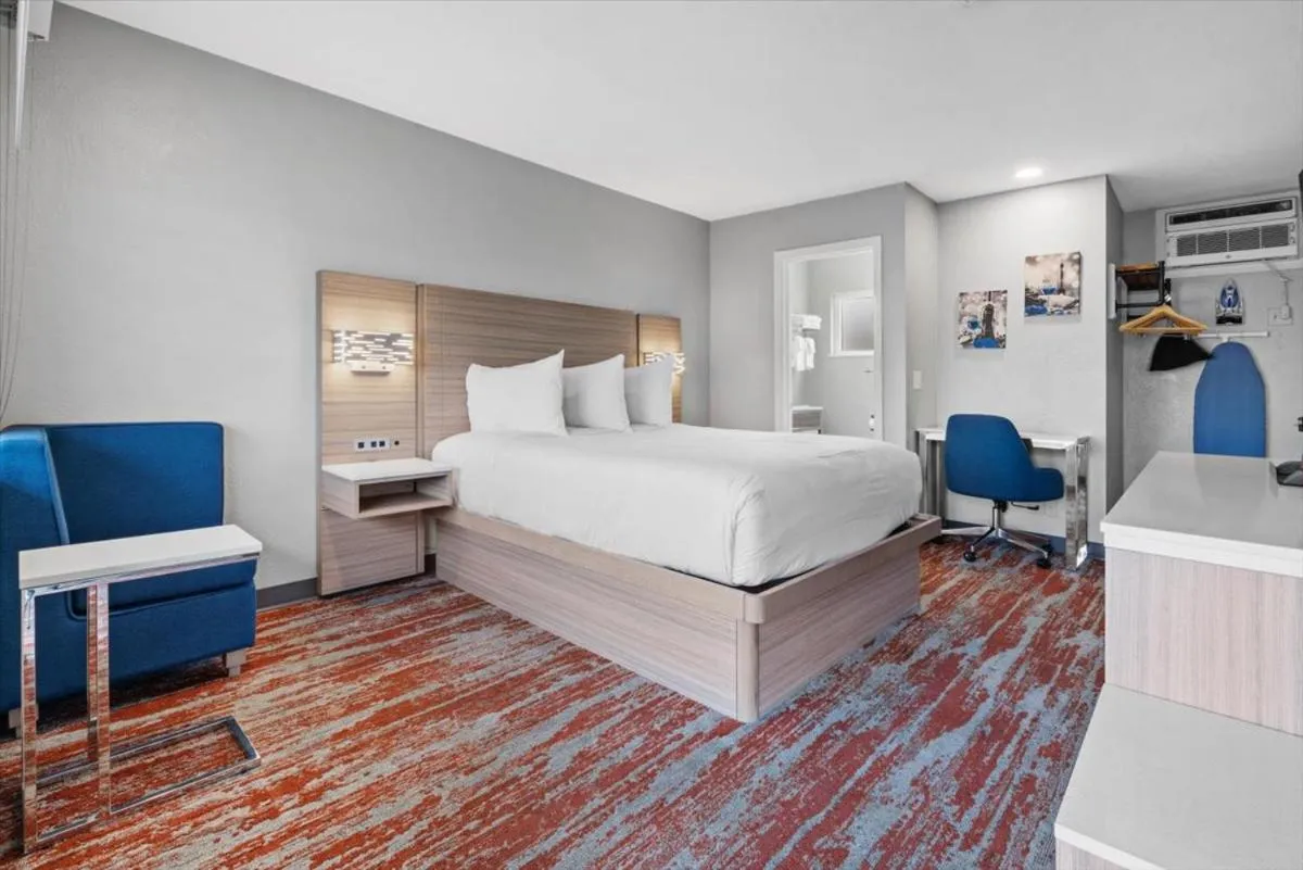 Bed in Cielo House Inn - Paso Robles