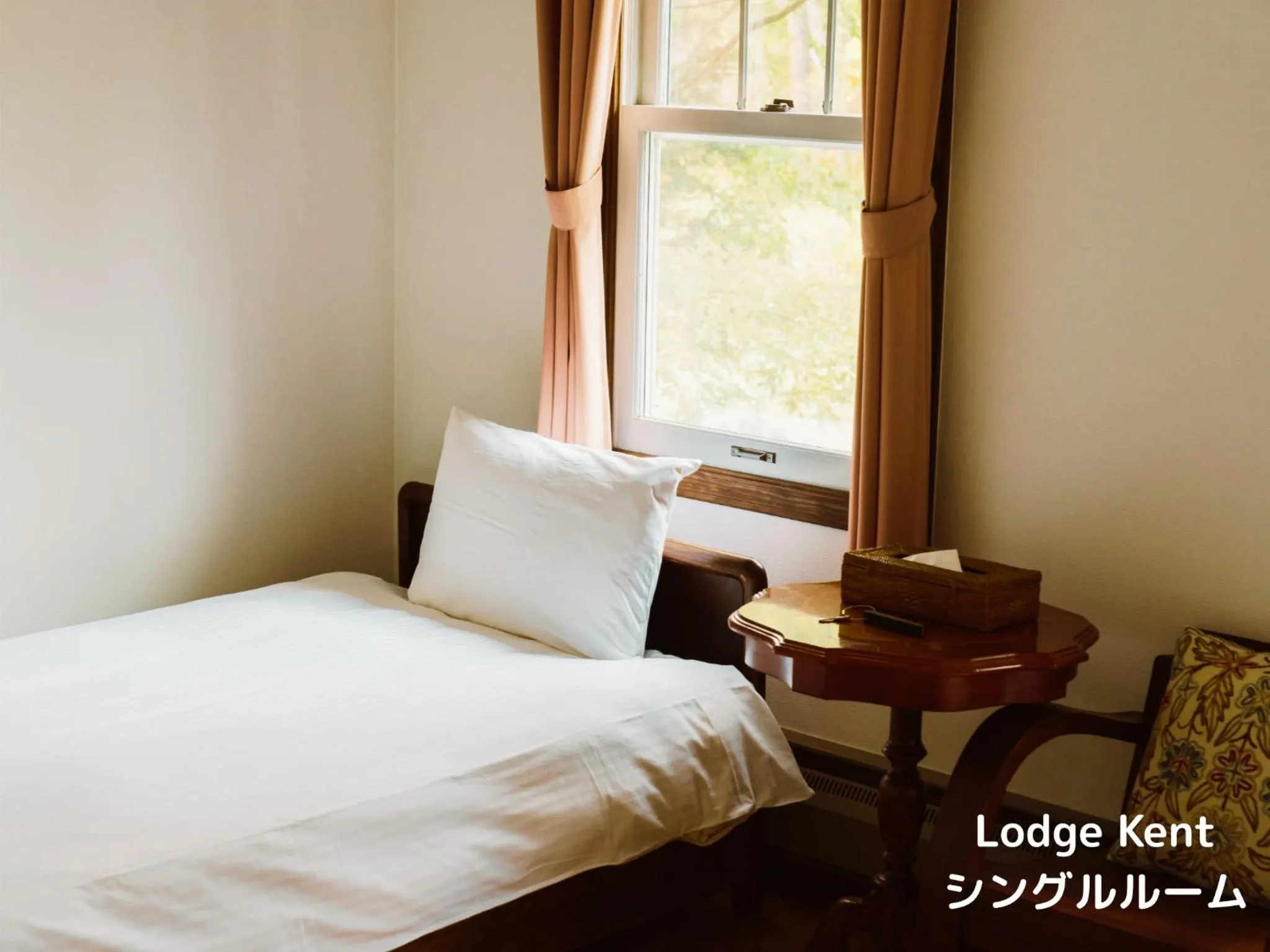 Bedroom, Bed in Lodge Kent & Cottage Kent