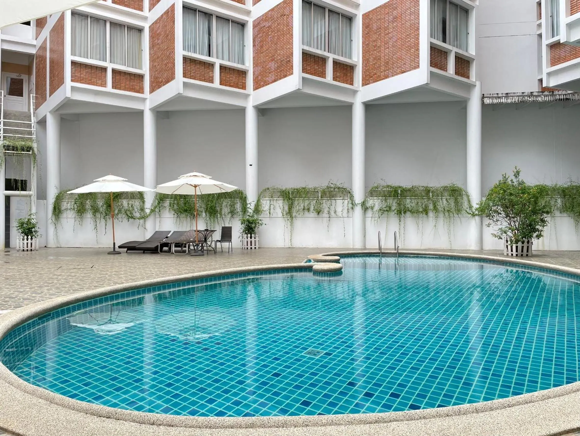 Swimming pool in Wangcome Hotel