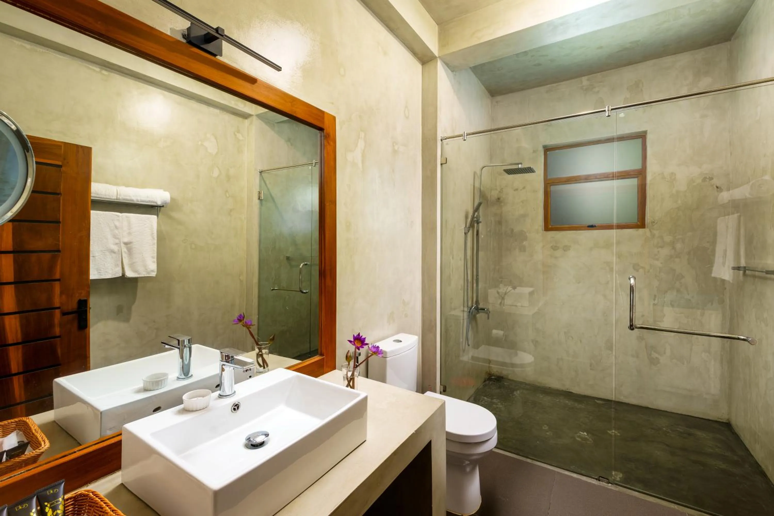 Bathroom in Villa Rumassala Luxury Chalets Unawatuna