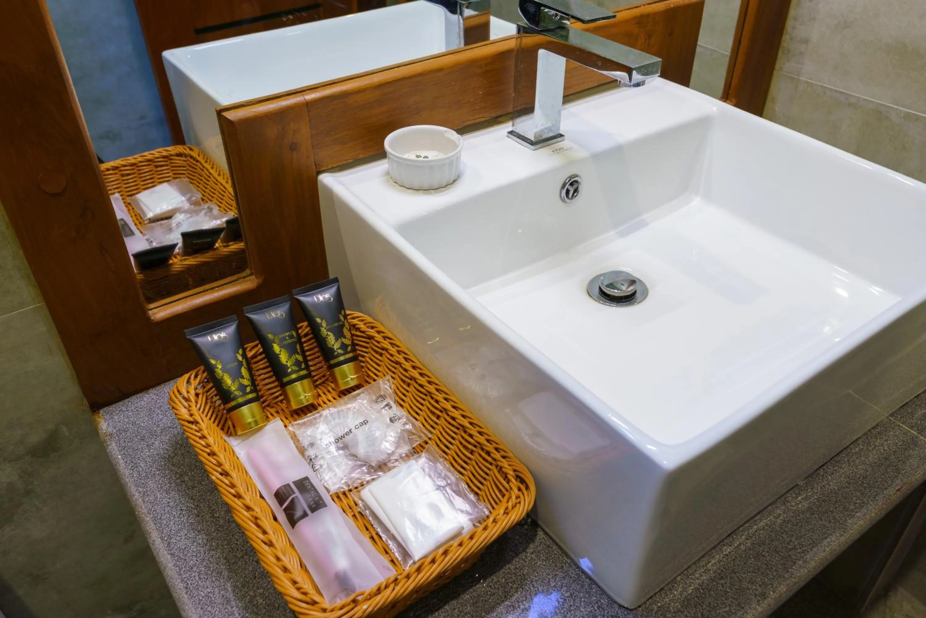 Bathroom in Villa Rumassala Luxury Chalets Unawatuna