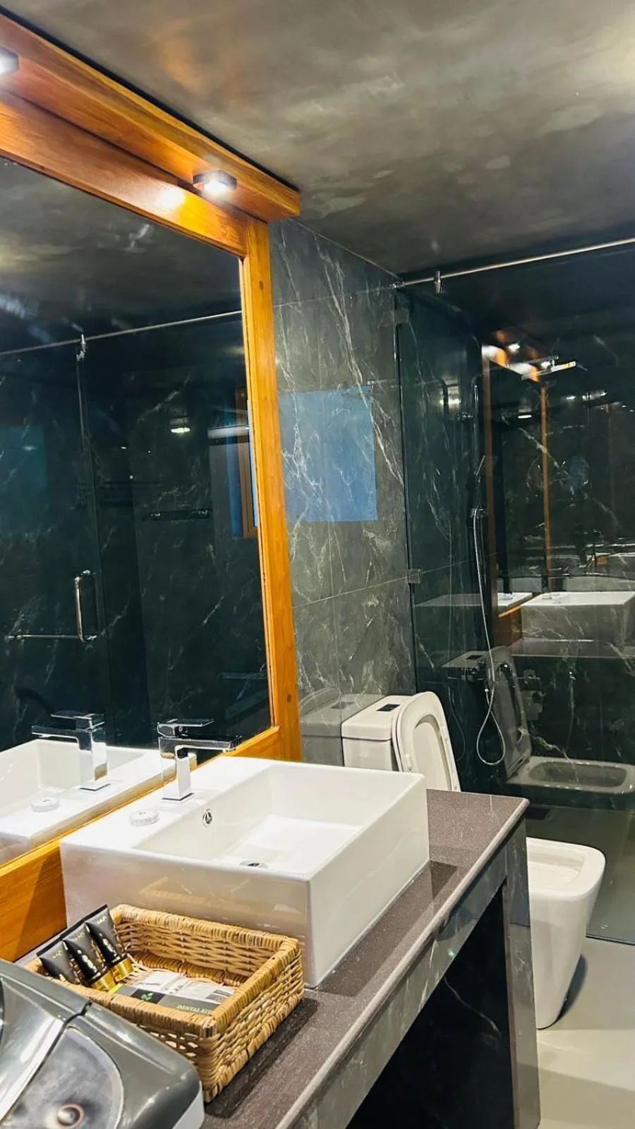 Bathroom in Villa Rumassala Luxury Chalets Unawatuna