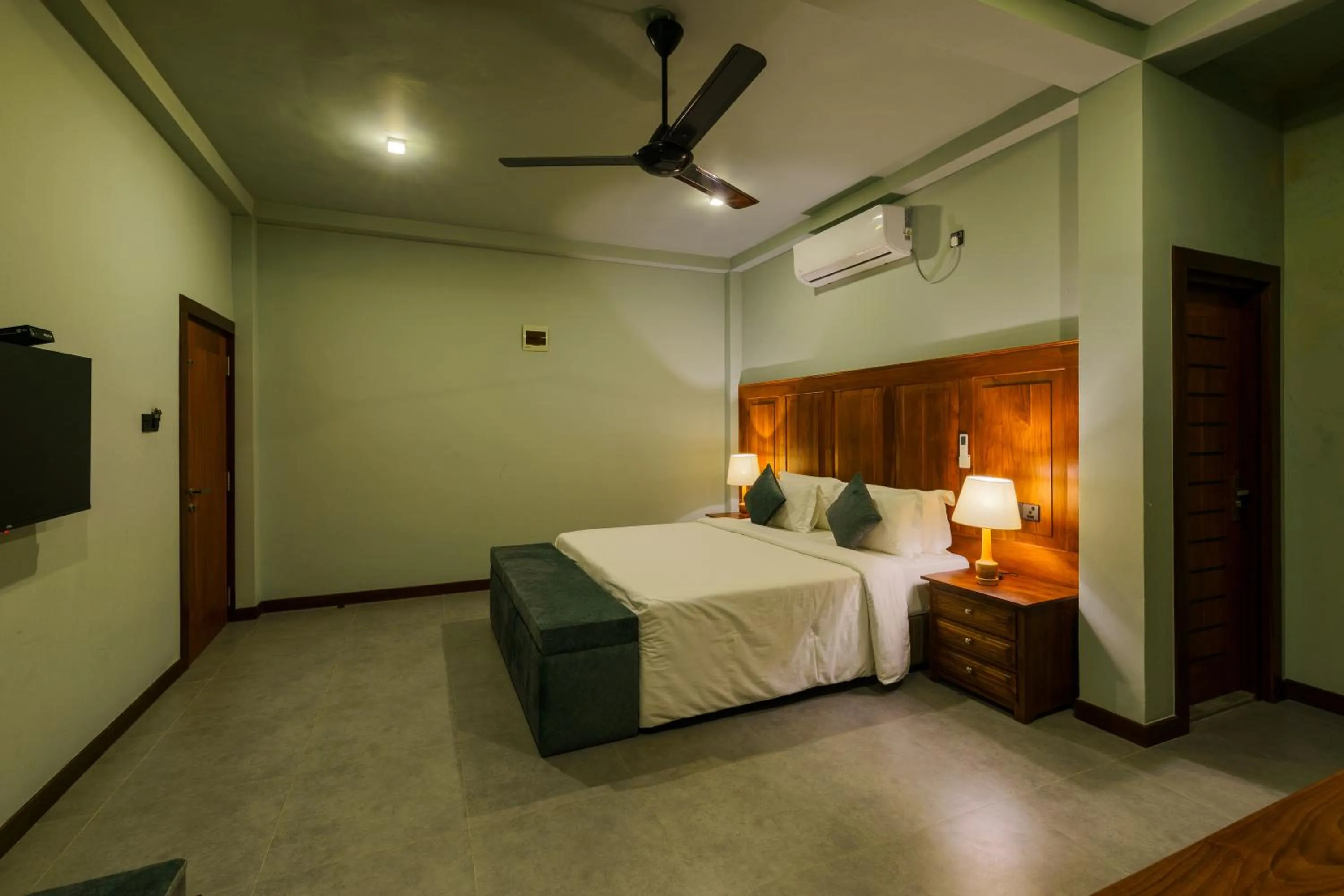 Bed in Villa Rumassala Luxury Chalets Unawatuna