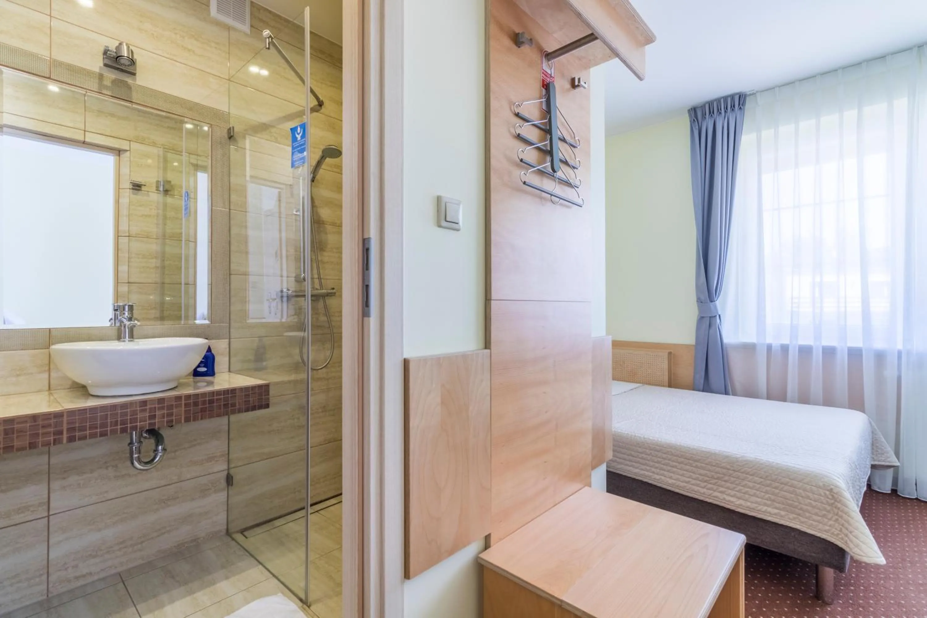Shower in Aida POKOJE GOŚCINNE GDAŃSK - ROOMS & FREE PARKING