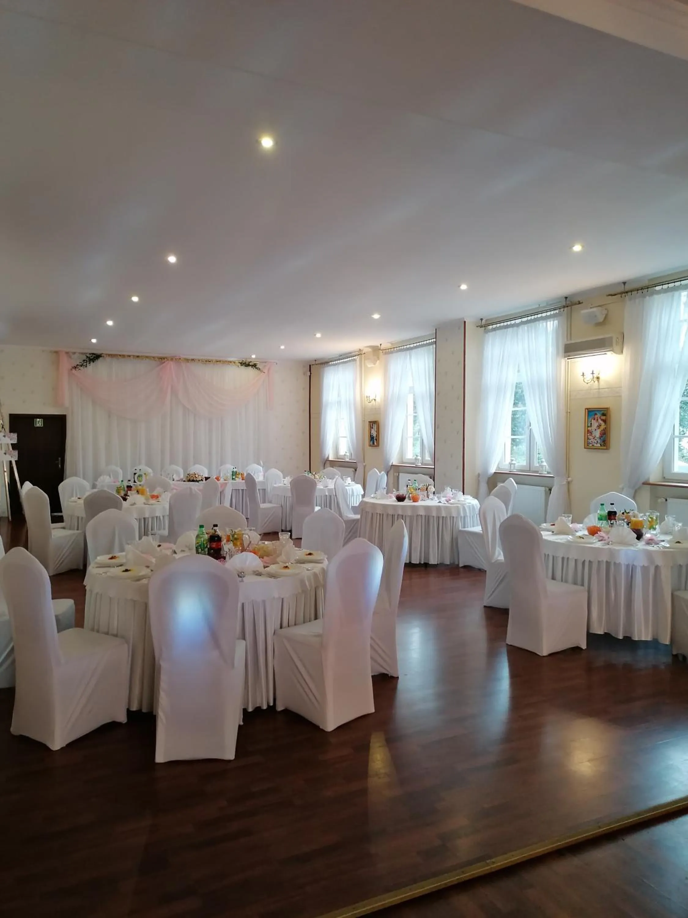 Restaurant/places to eat in Hotel i Restauracja Chopin