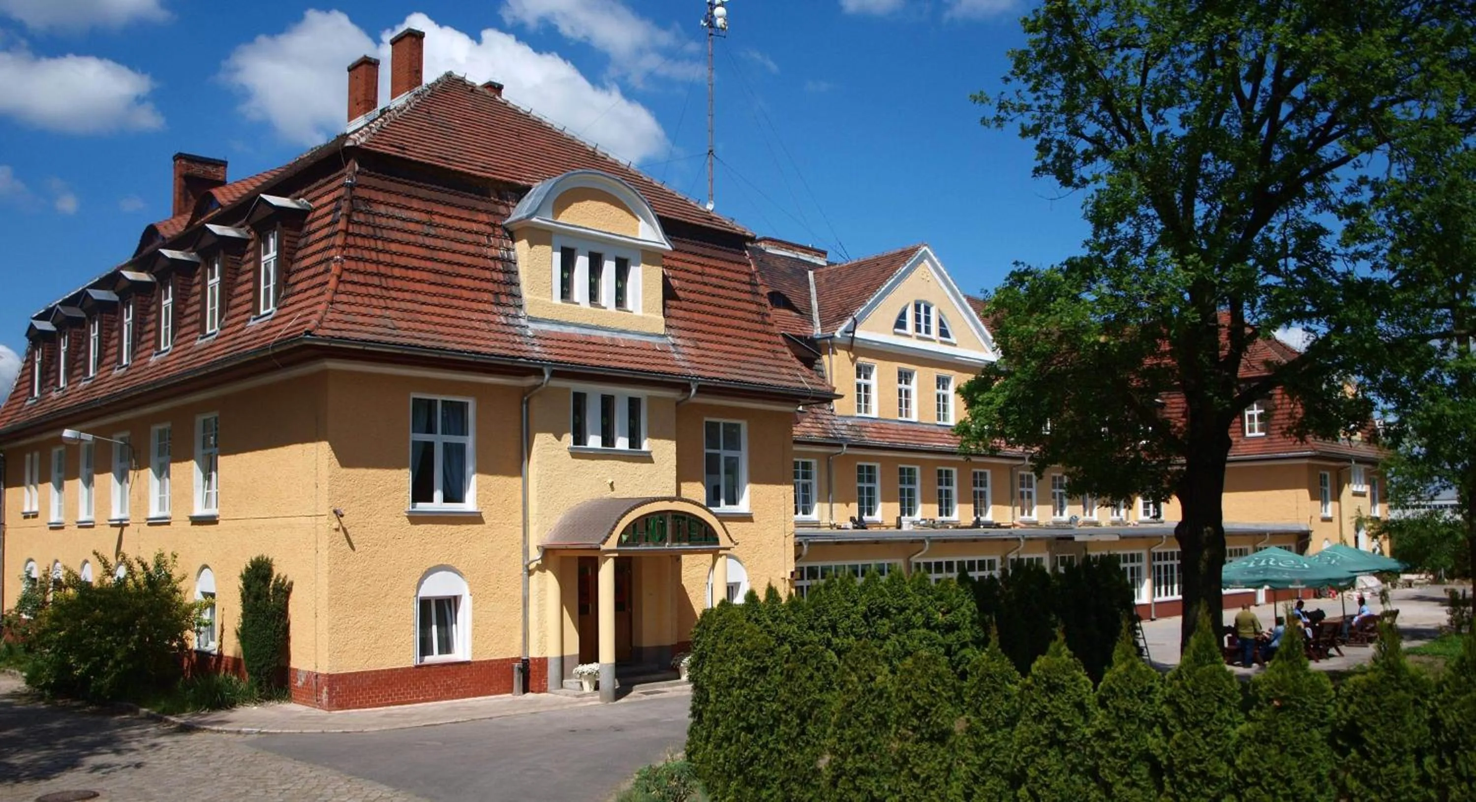 Property building in Hotel i Restauracja Chopin