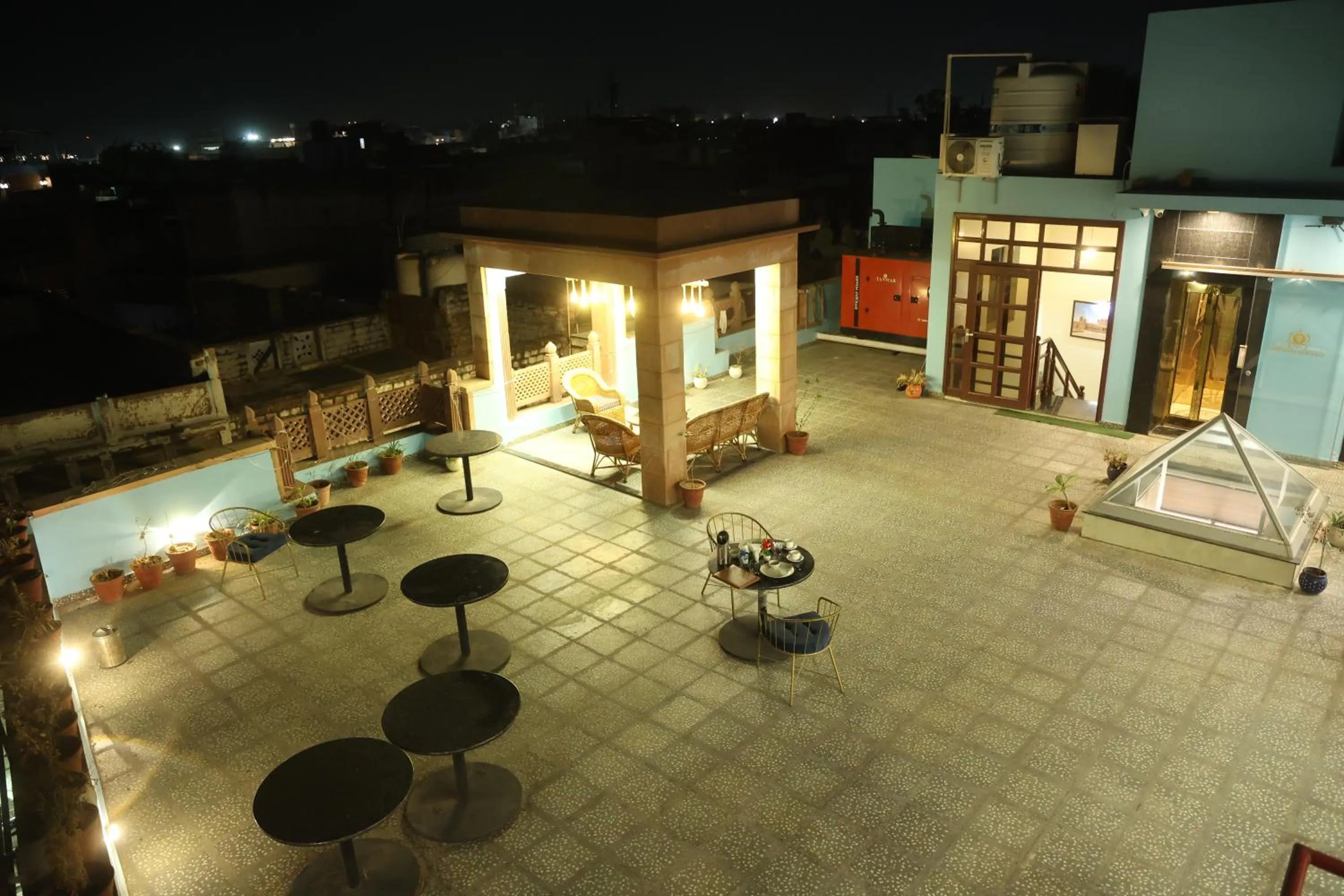 Restaurant/places to eat in Shiv Hari heritage