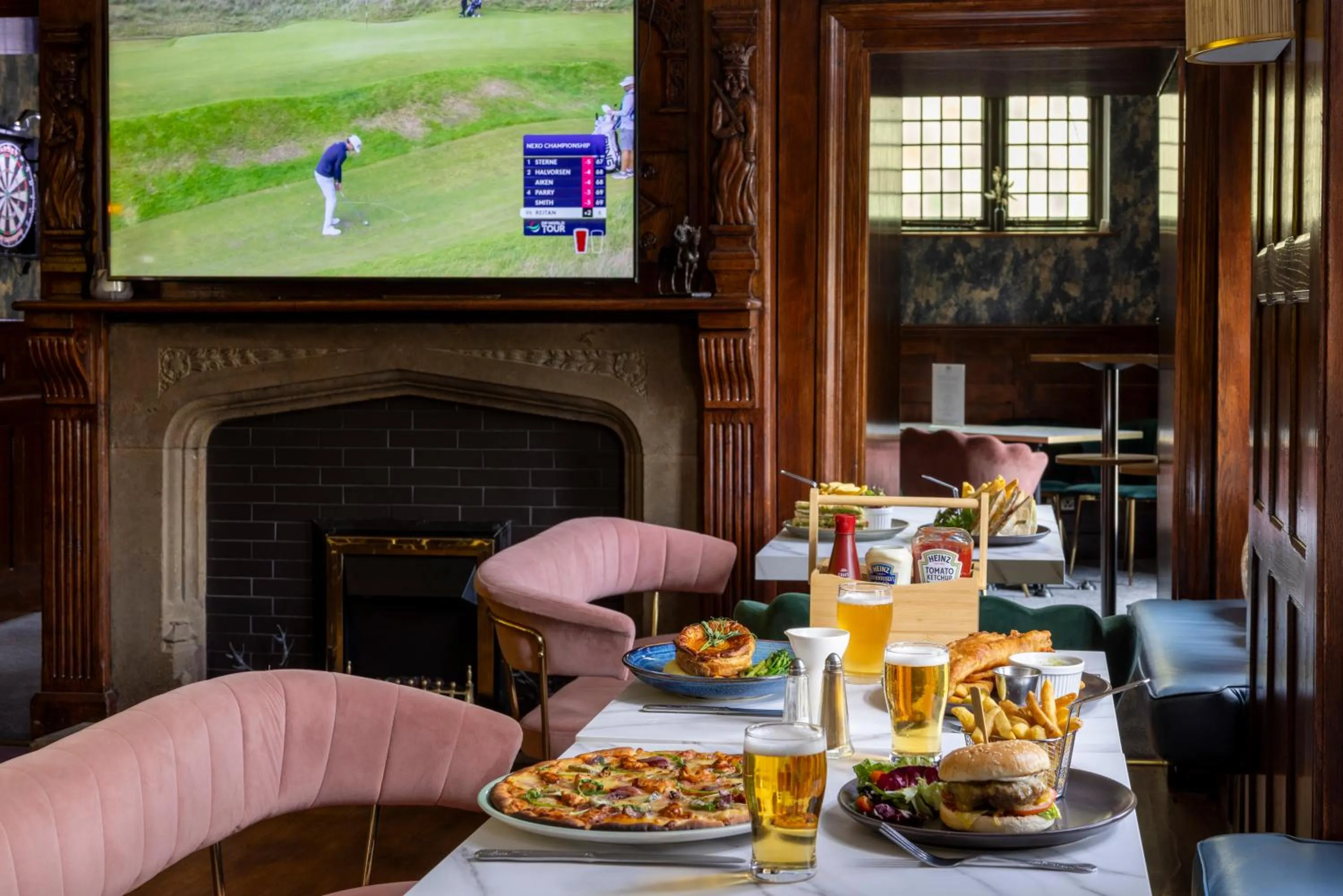 Food and drinks in Whately Hall Hotel