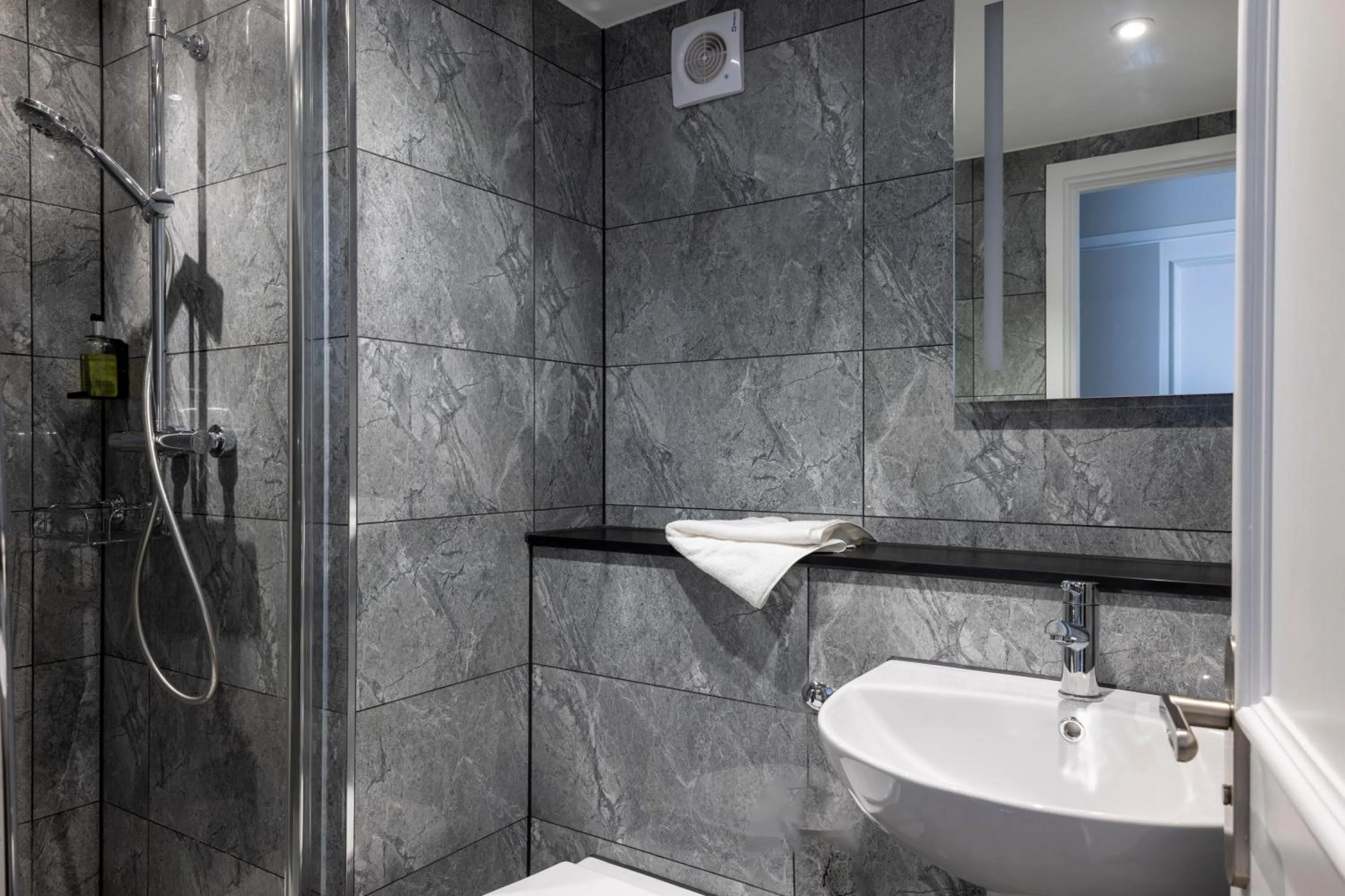 Bathroom in Whately Hall Hotel