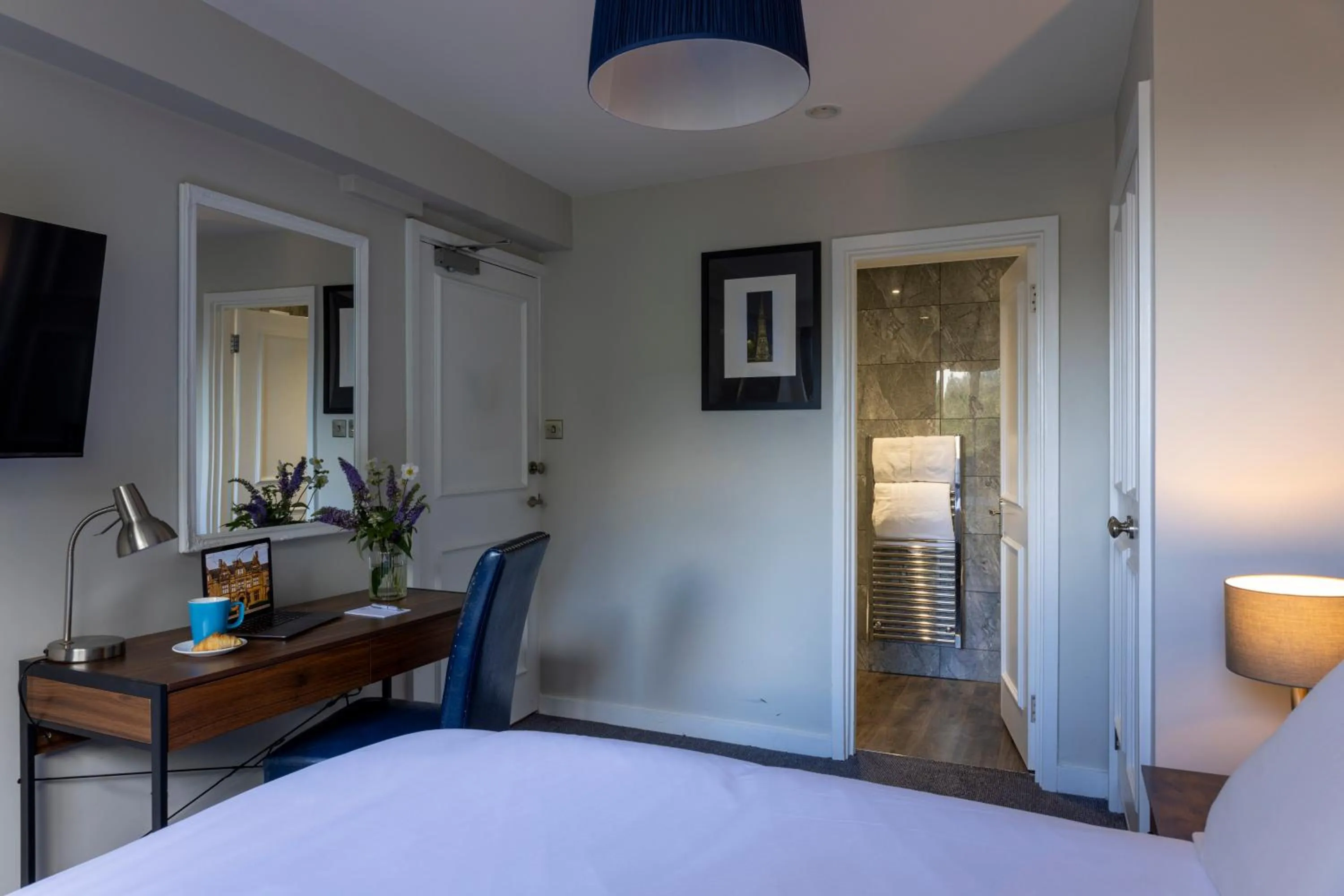 Bedroom, Bed in Whately Hall Hotel