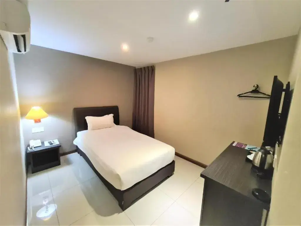 Standard Single Room in Merdeka Hotel Kluang Standard Single Room in Merdeka Hotel Kluang
