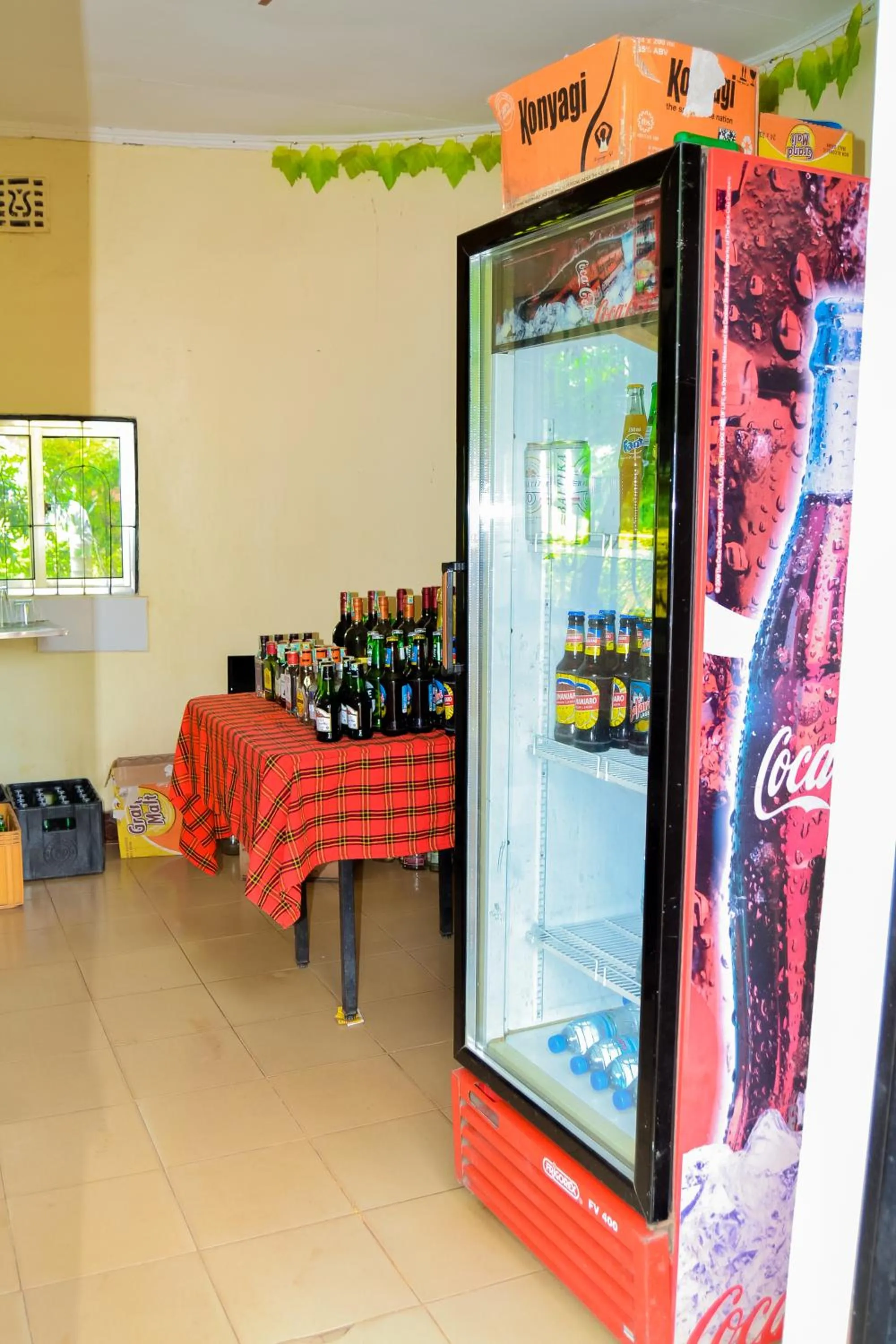 Food and drinks in West-East Lodge