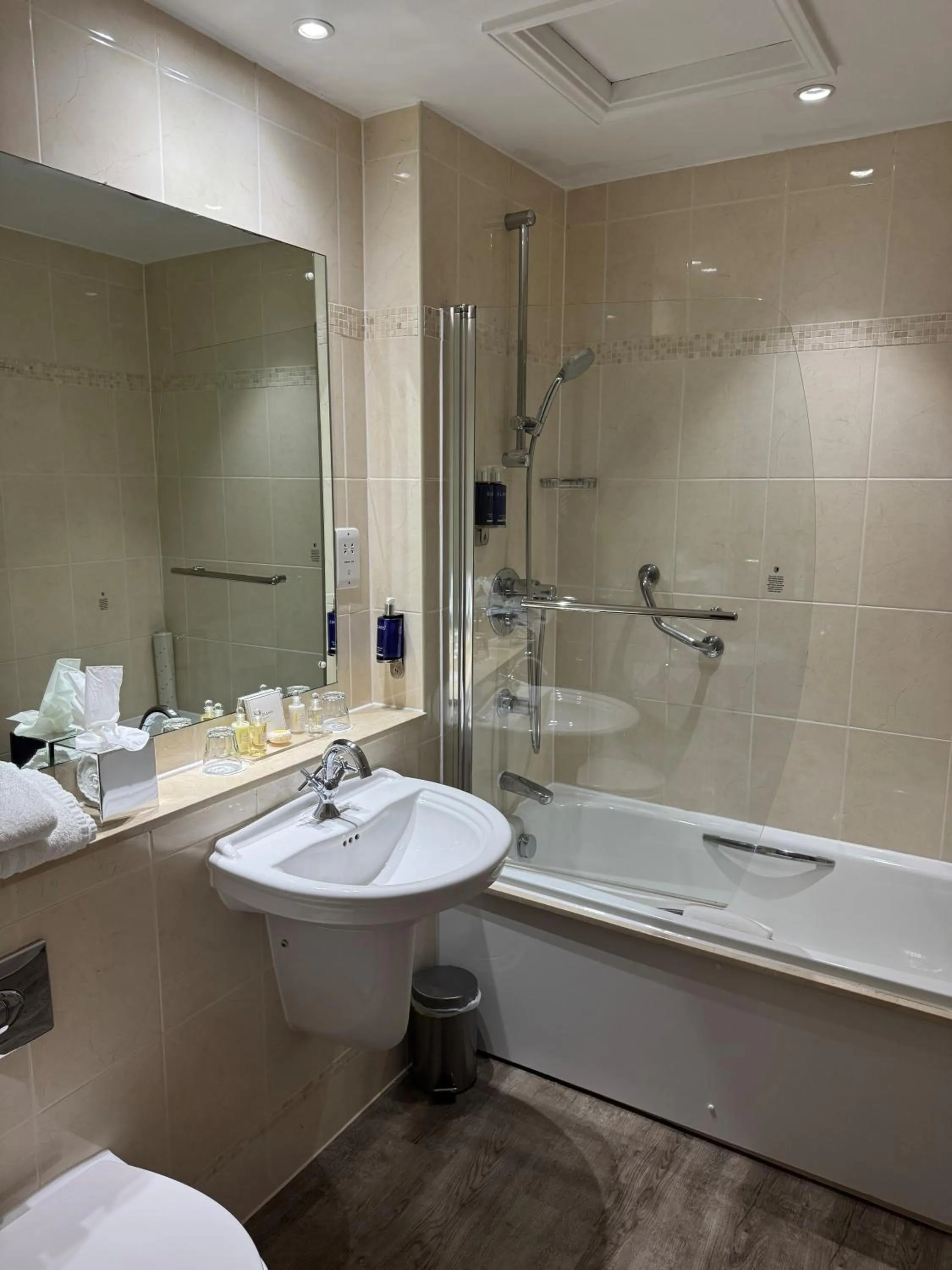 Bathroom in Macdonald Berystede Hotel & Spa