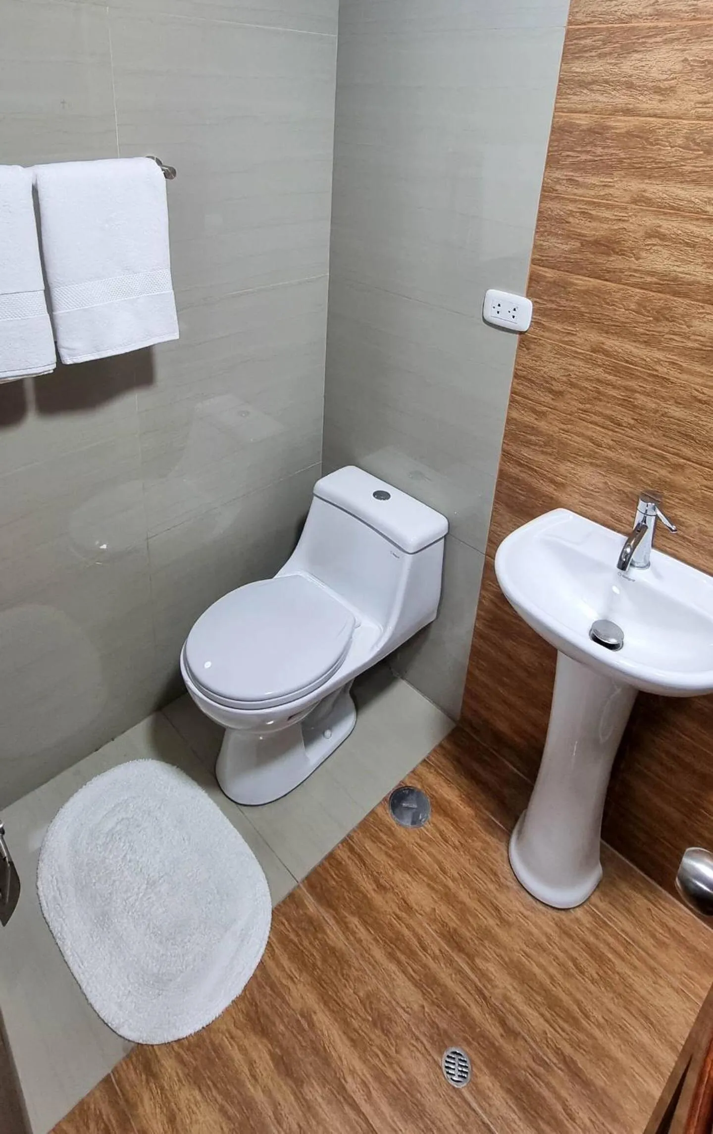 Bathroom in Velvet residence