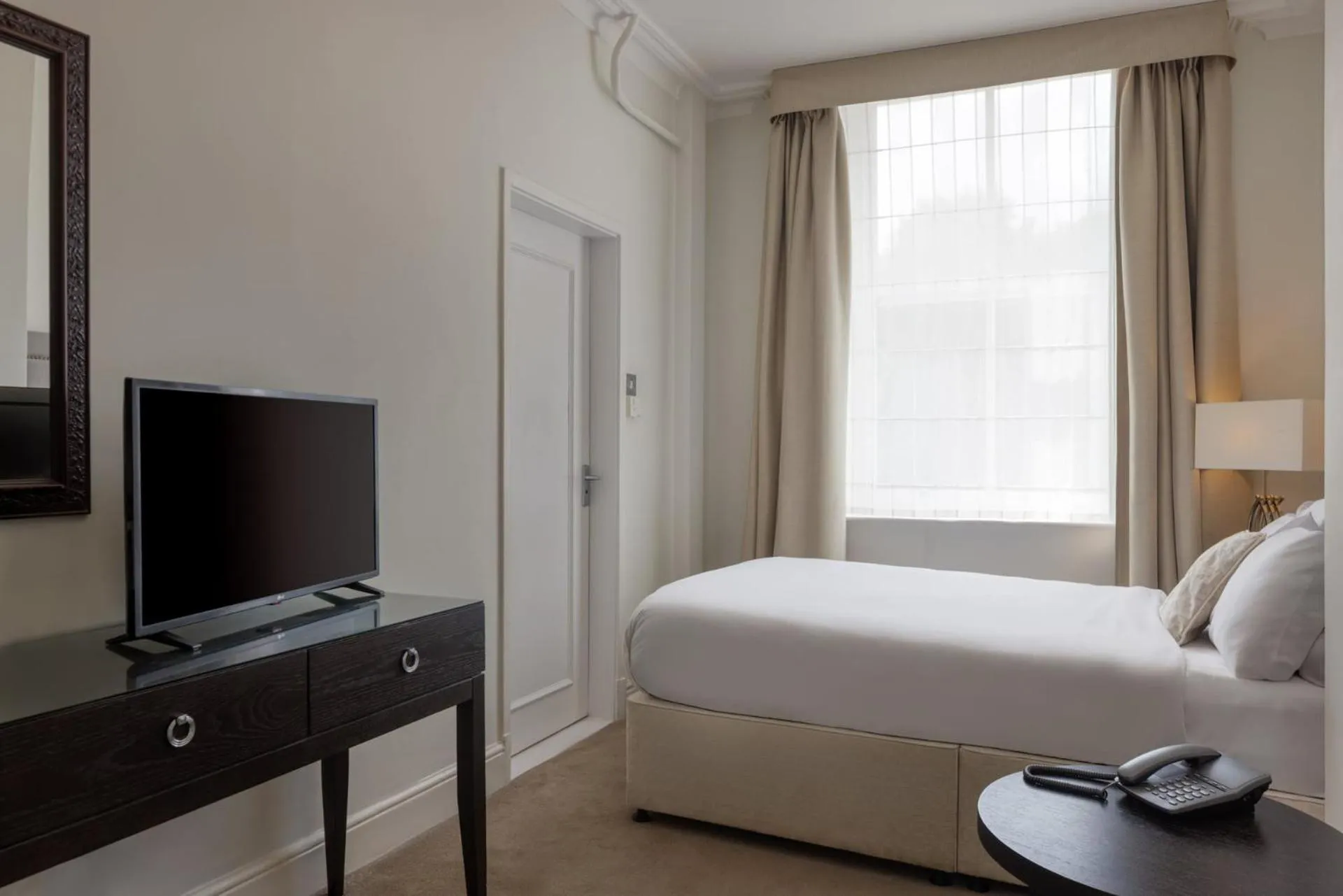 Bed in New Bath Hotel & Spa, a member of Radisson Individuals