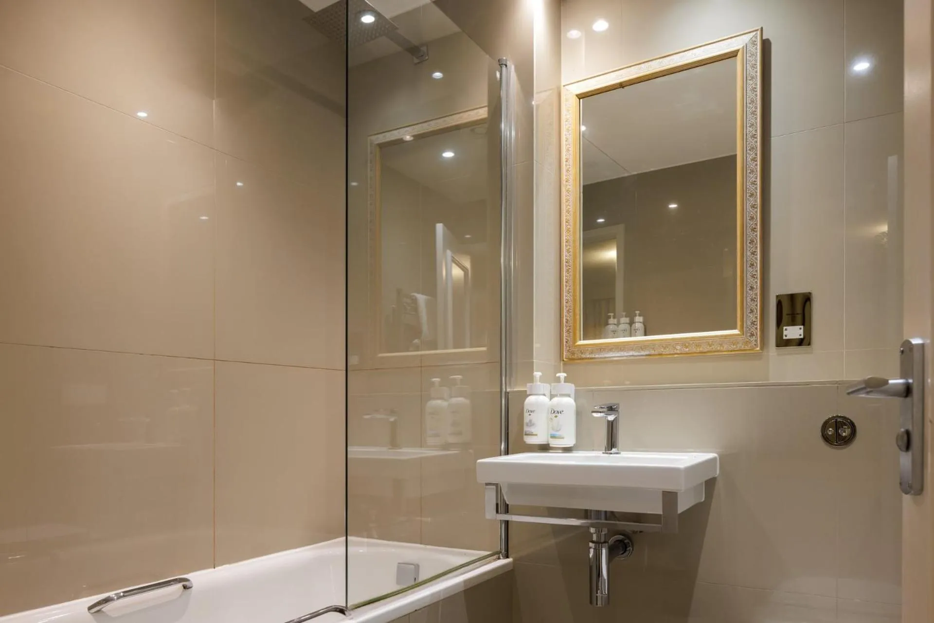 Shower in New Bath Hotel & Spa, a member of Radisson Individuals