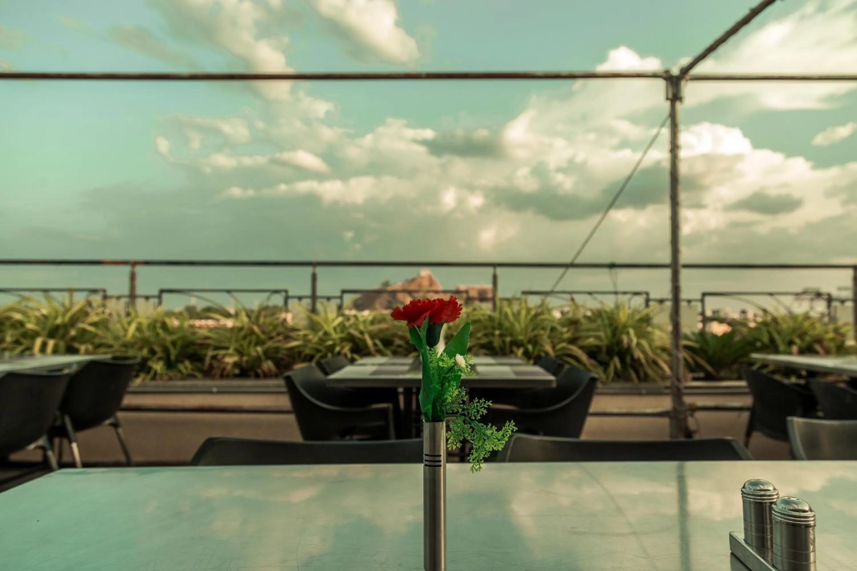 Restaurant/places to eat in Hotel Rock Fort View