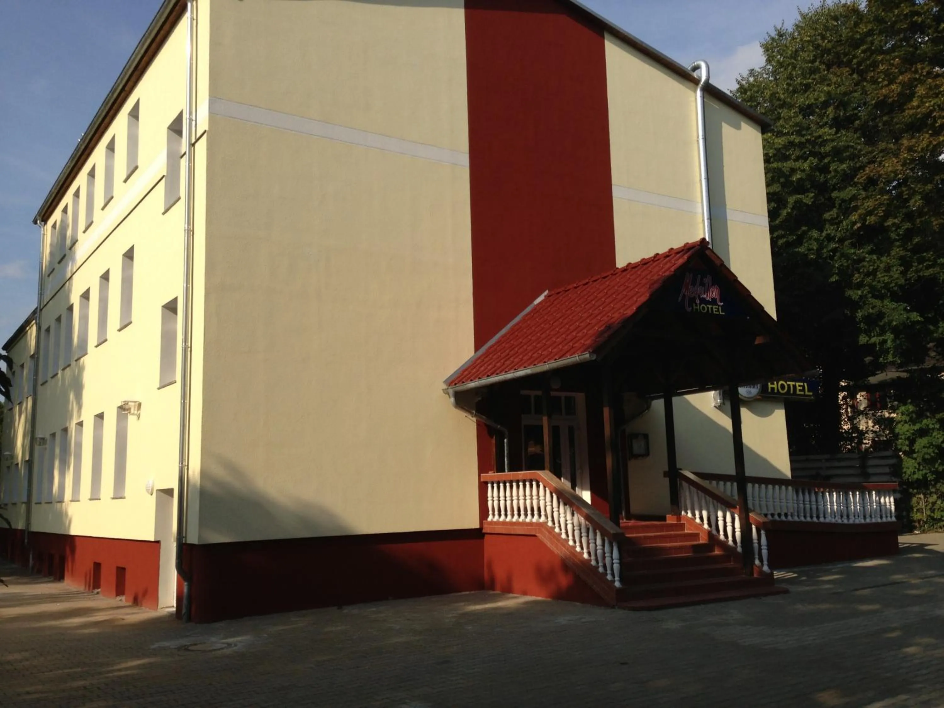 Facade/entrance in Hotel Medaillon