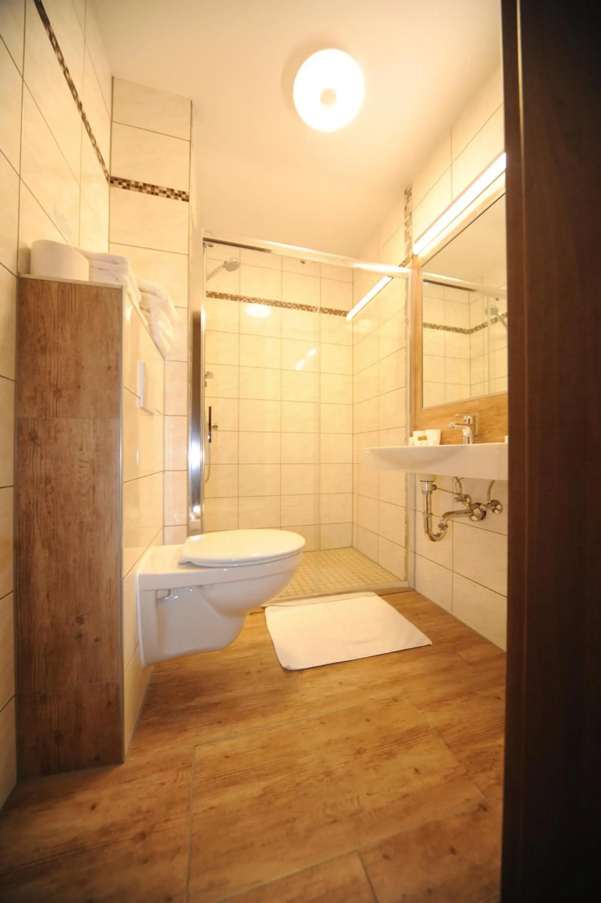 Family Room - single occupancy in Hotel Medaillon Family Room - single occupancy in Hotel Medaillon