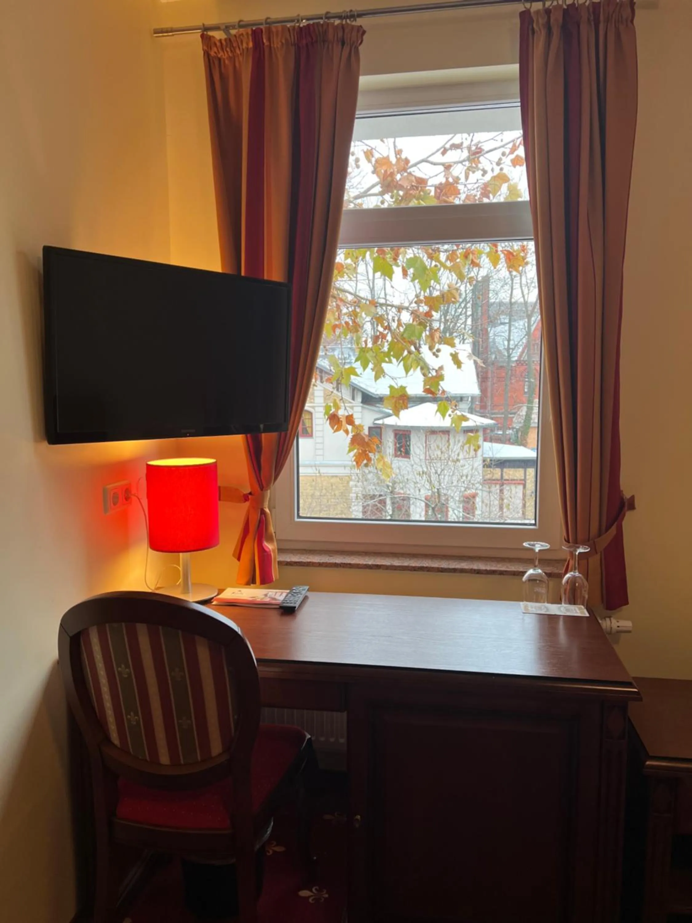 Communal lounge/ TV room in Hotel Medaillon