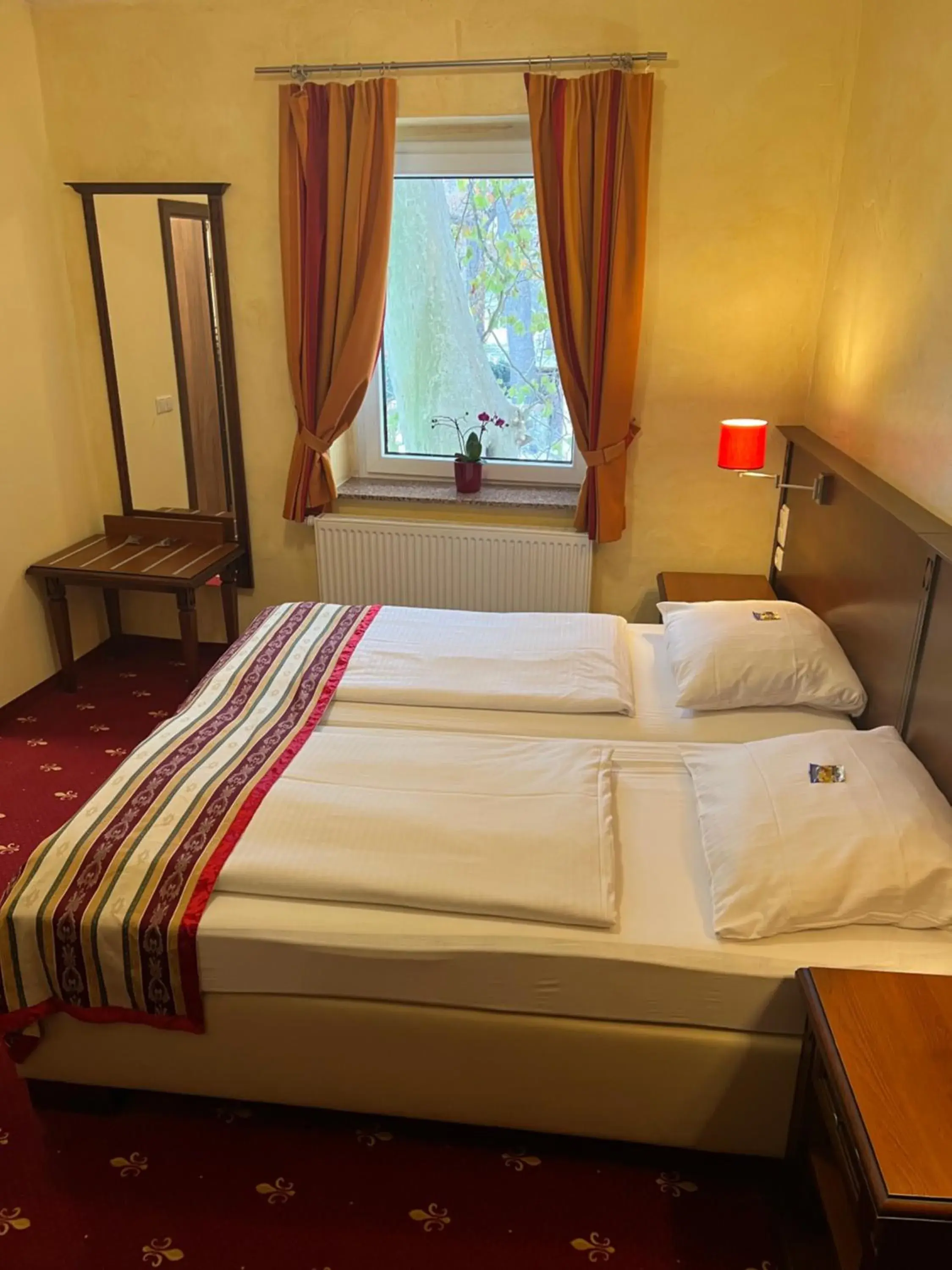 Single Room in Hotel Medaillon Single Room in Hotel Medaillon