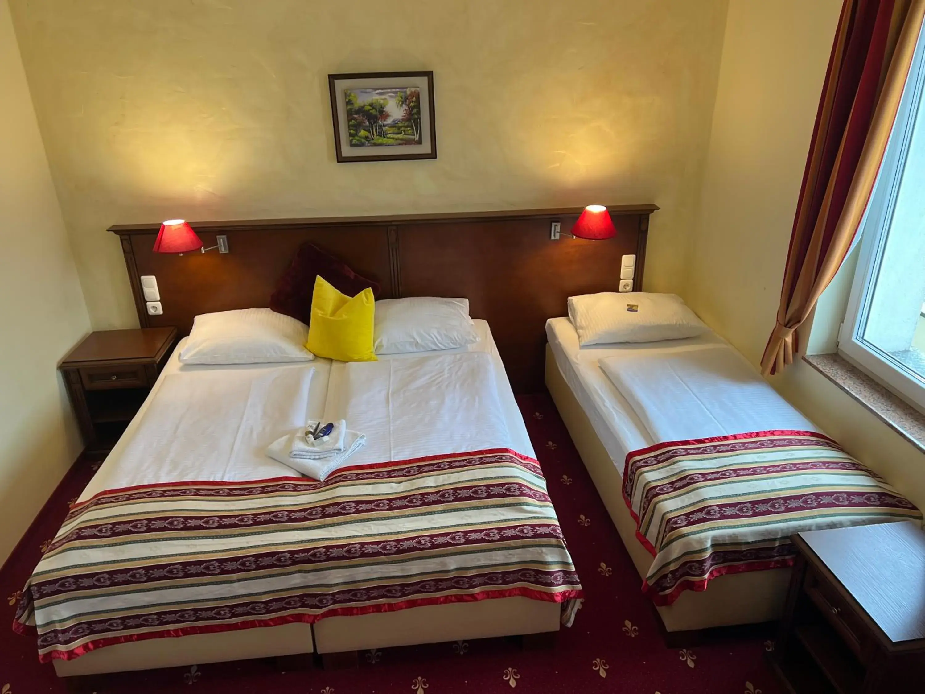 Triple Room in Hotel Medaillon Triple Room in Hotel Medaillon