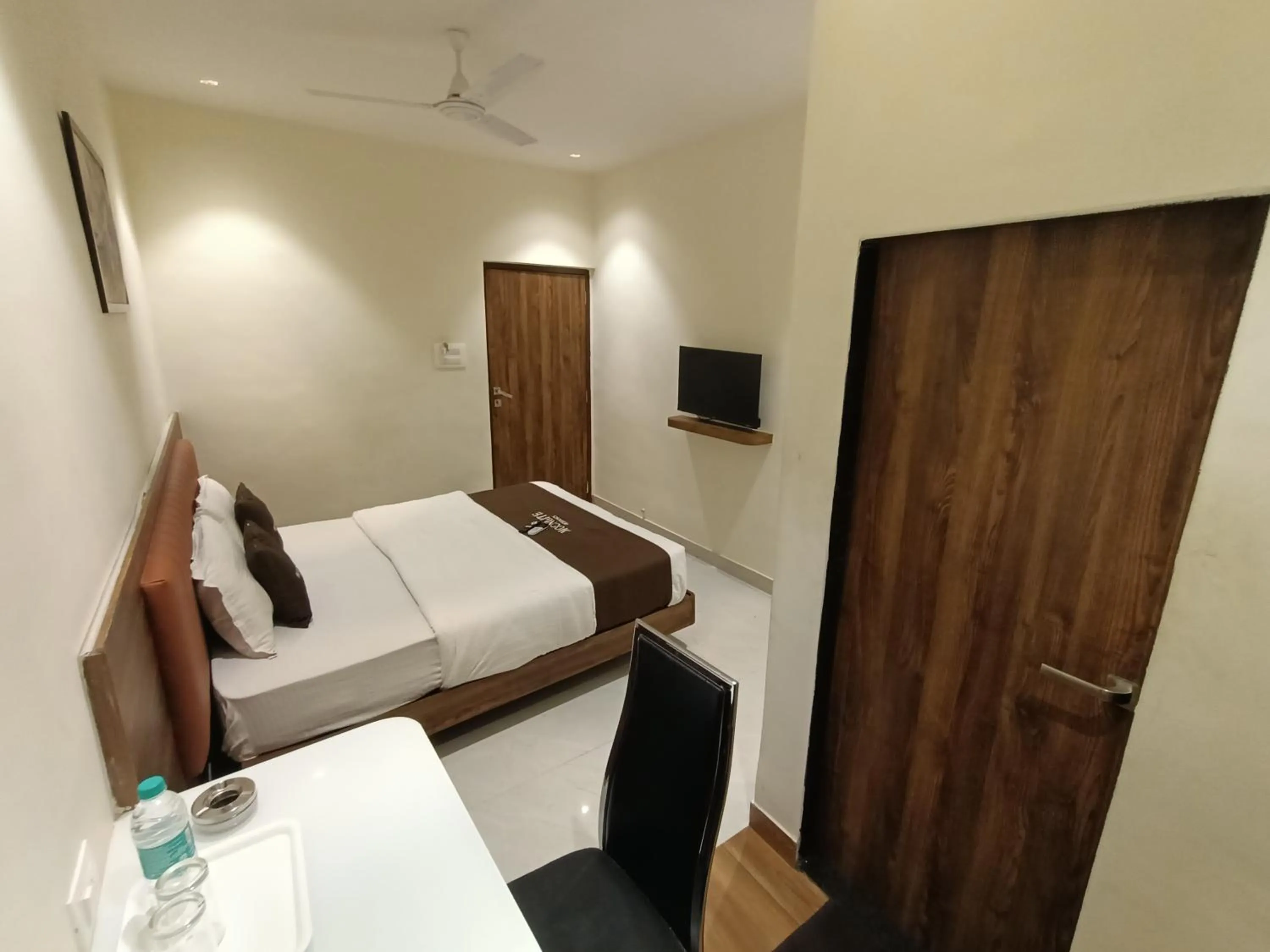 Bed in HOTEL MOON LITE RESIDENCY - Marve Road Malad West