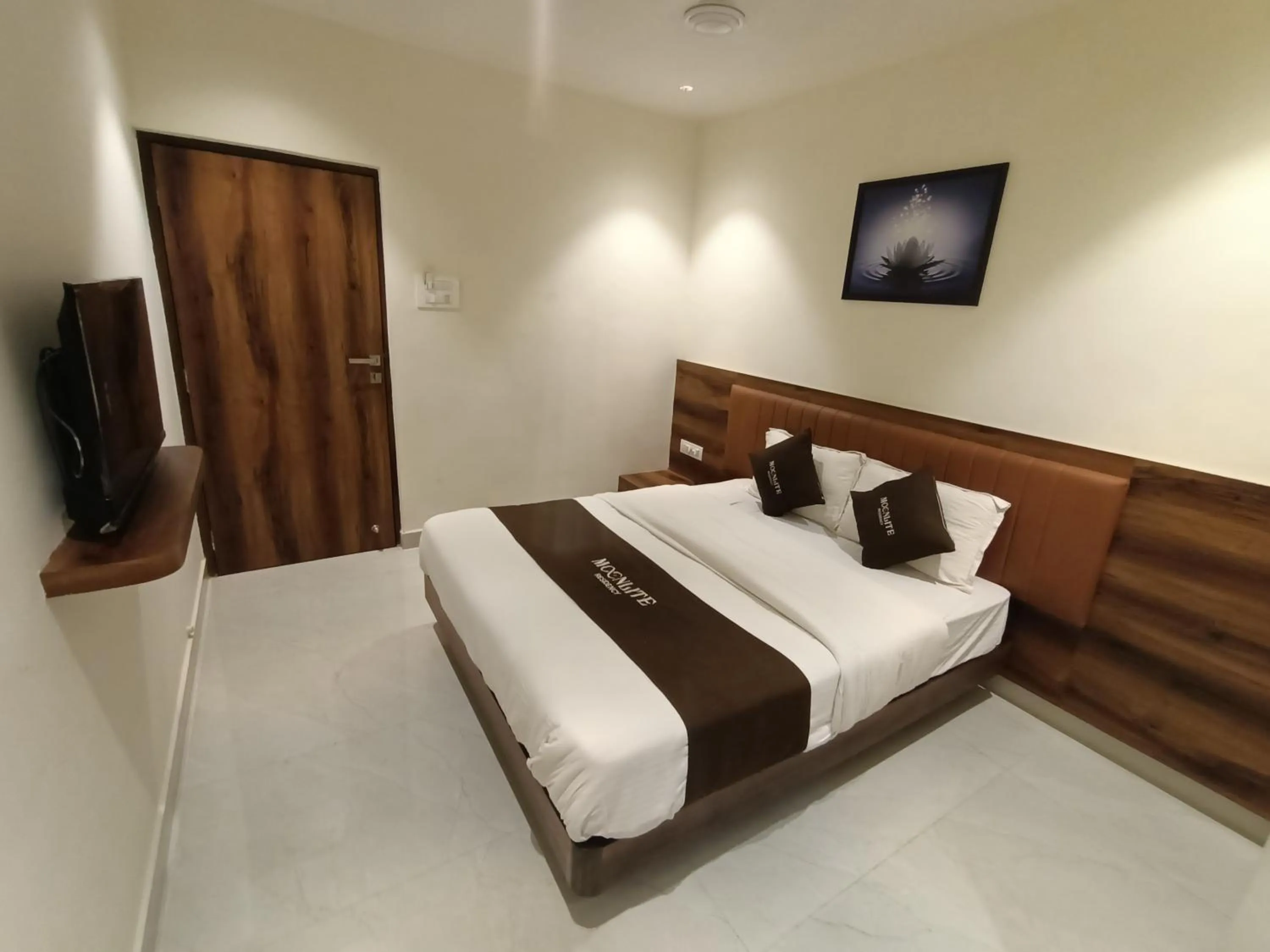Bed in HOTEL MOON LITE RESIDENCY - Marve Road Malad West