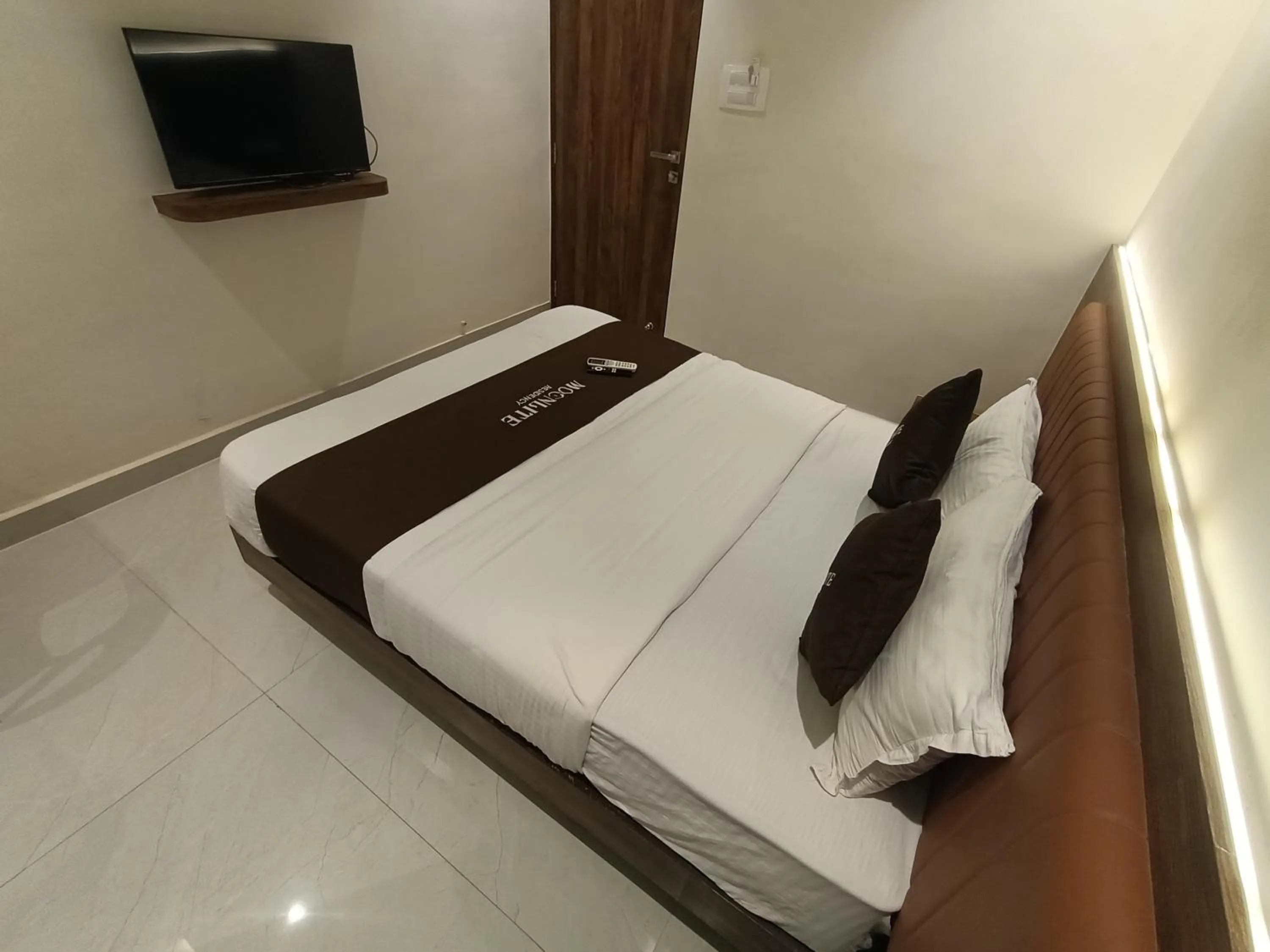 Bed in HOTEL MOON LITE RESIDENCY - Marve Road Malad West