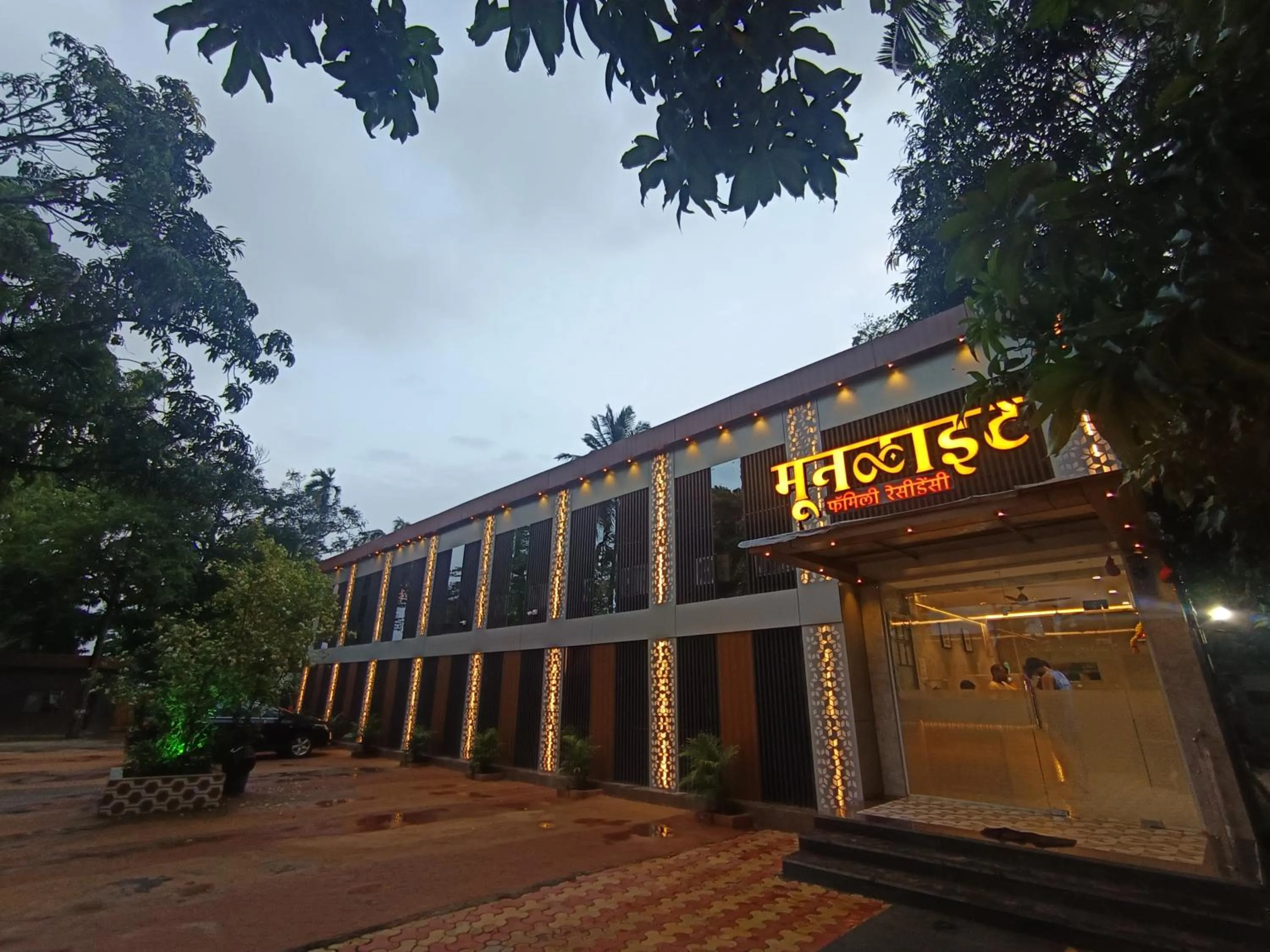 Property building in HOTEL MOON LITE RESIDENCY - Marve Road Malad West